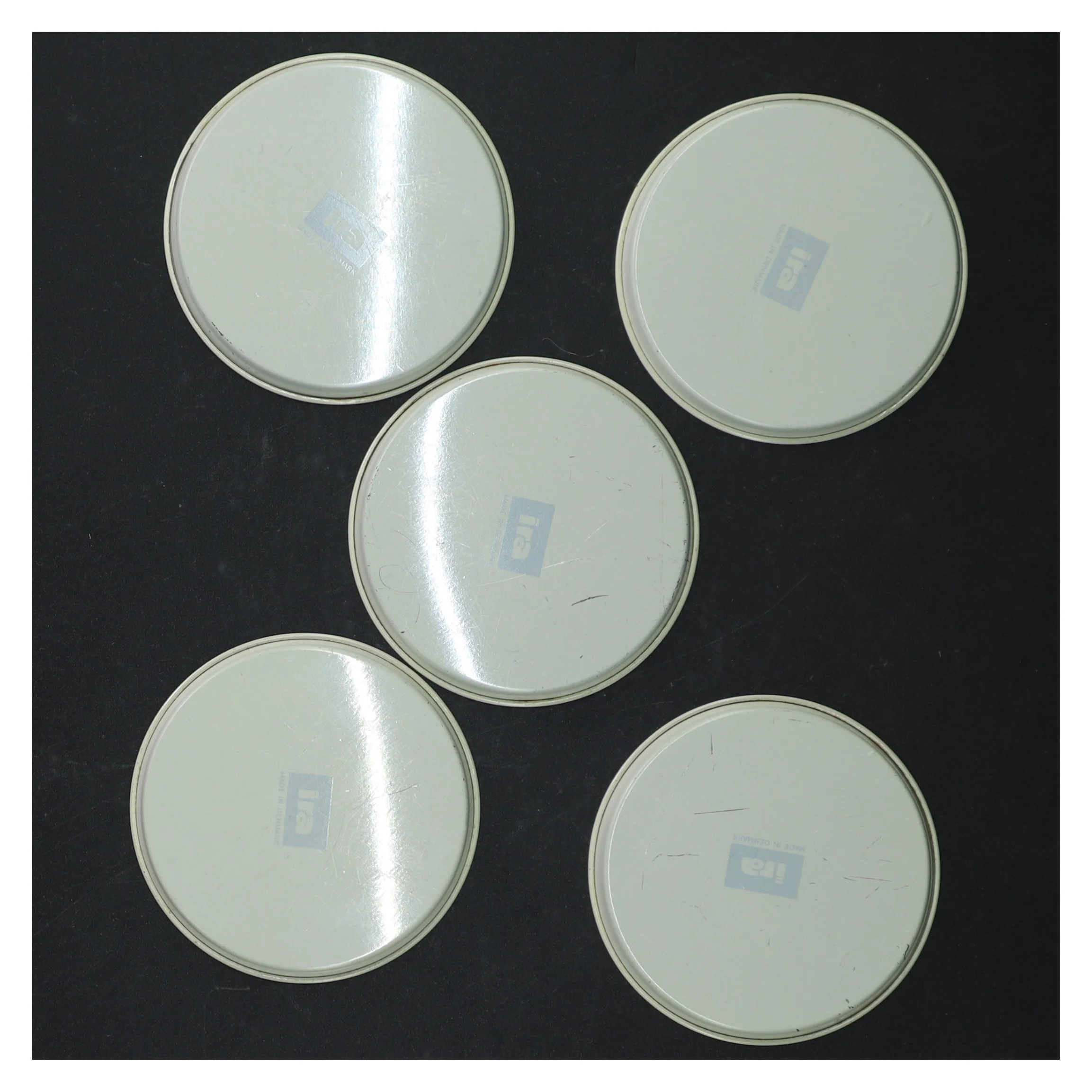 Rosendekorerede tallerkner fra Ira