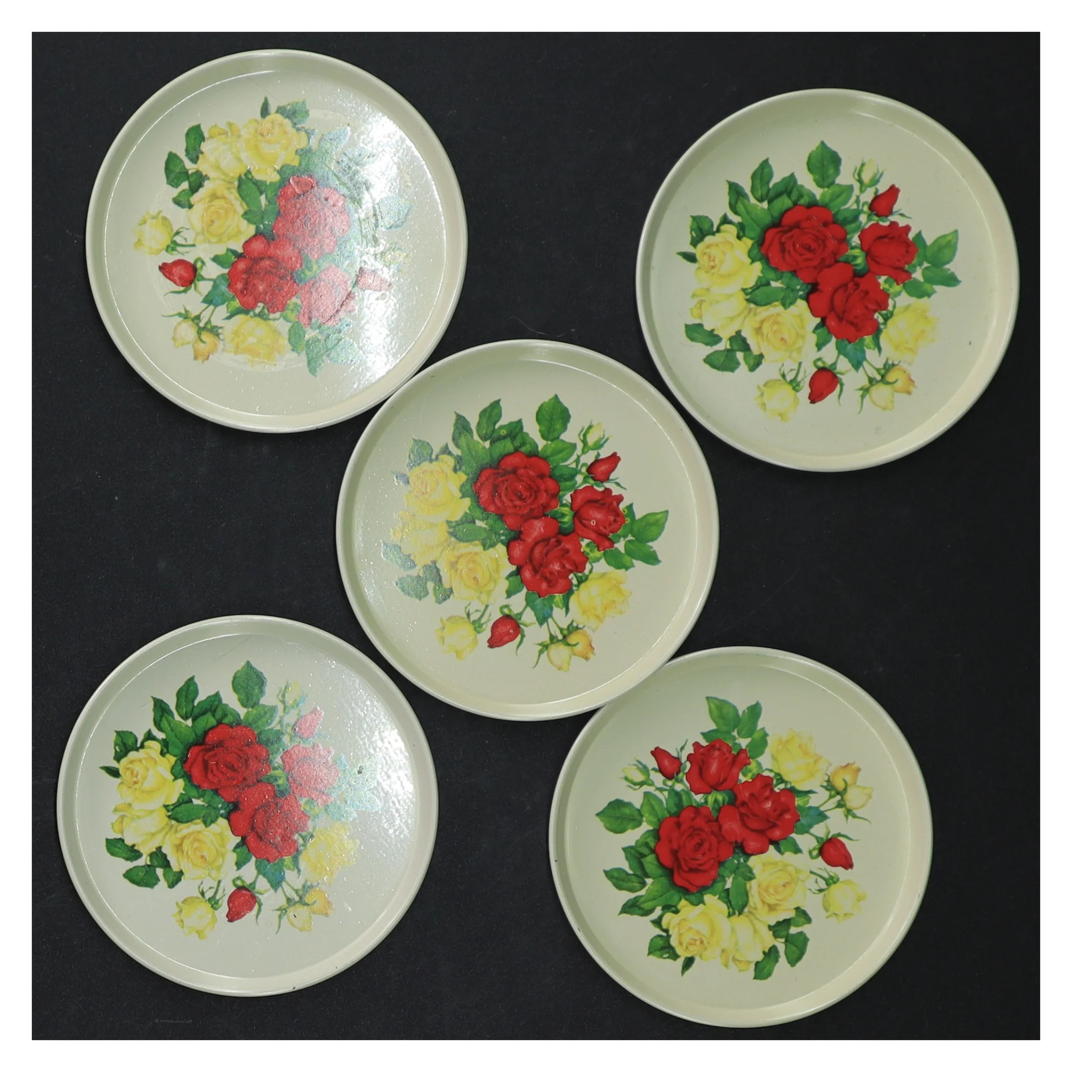 Rosendekorerede tallerkner fra Ira