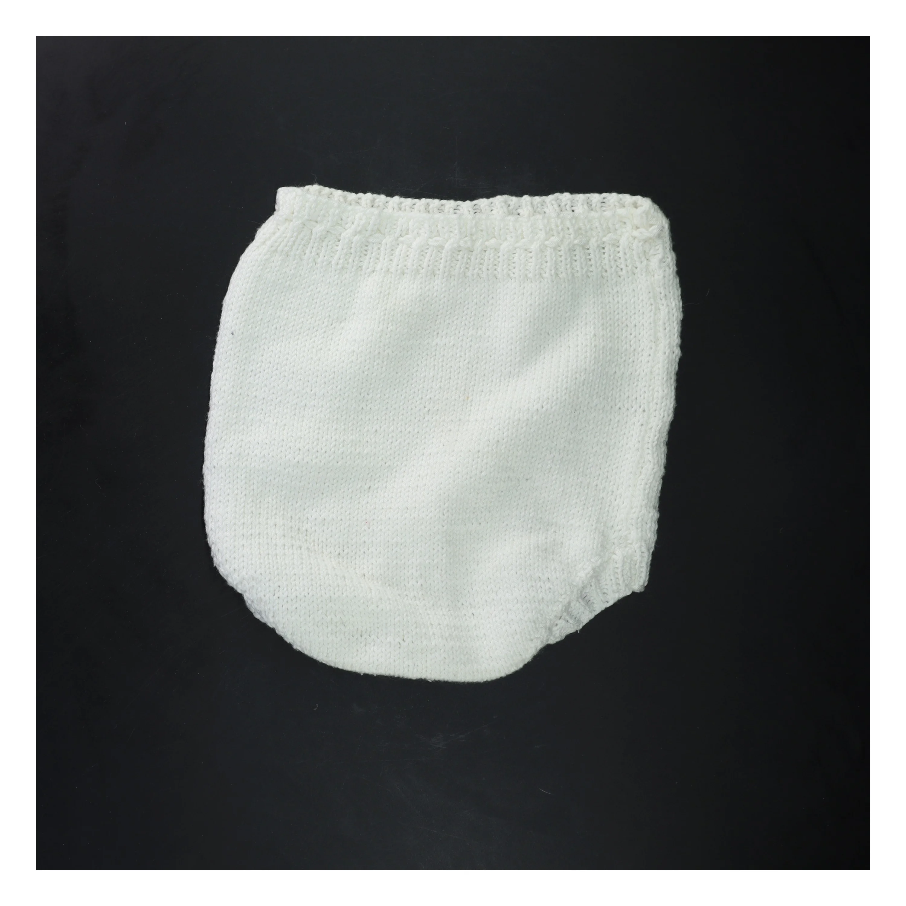 Strikket baby blebukser (str. 22x25 cm)