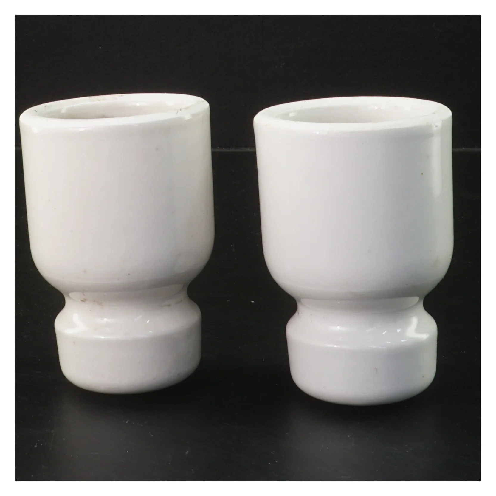 2 stk porcel&aelig;n isolatorer (str. 2 stk 7x11 cm)