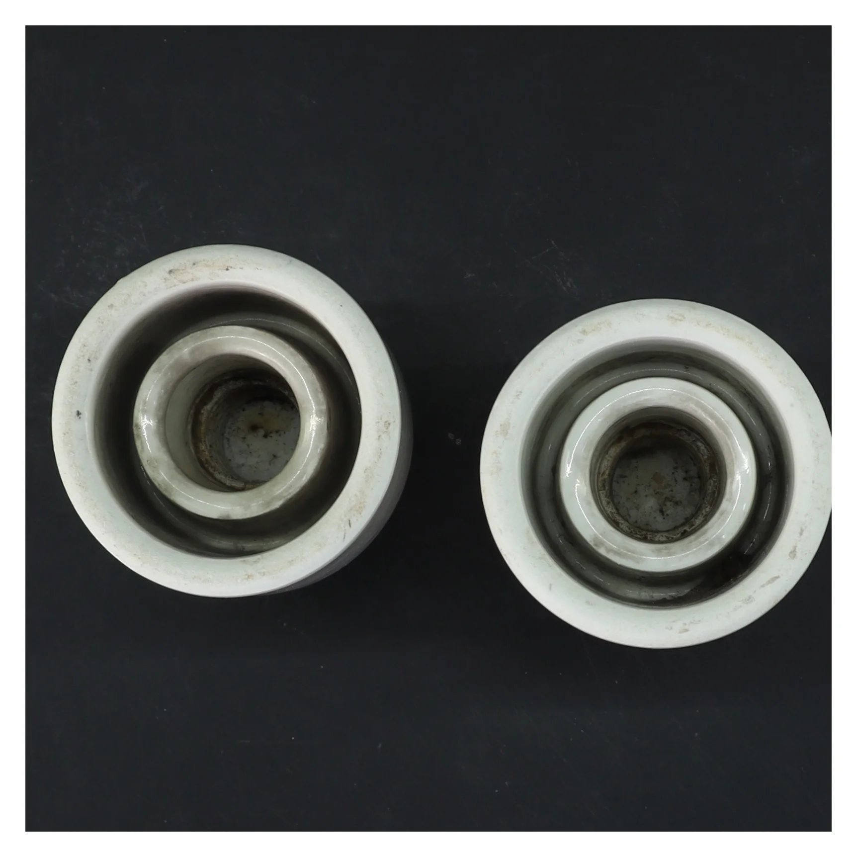 2 stk porcelæn isolatorer (str. 2 stk 7x11 cm)