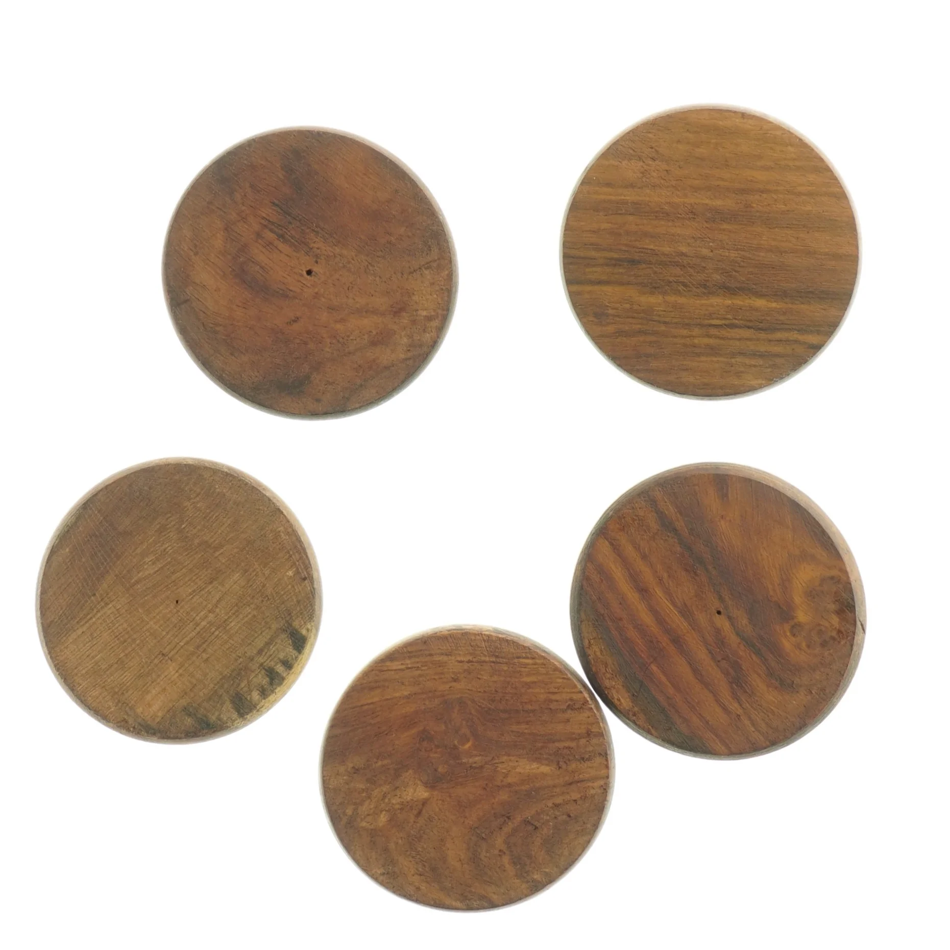 Træbordskånere med udskæringer (str. Ø 8 cm)