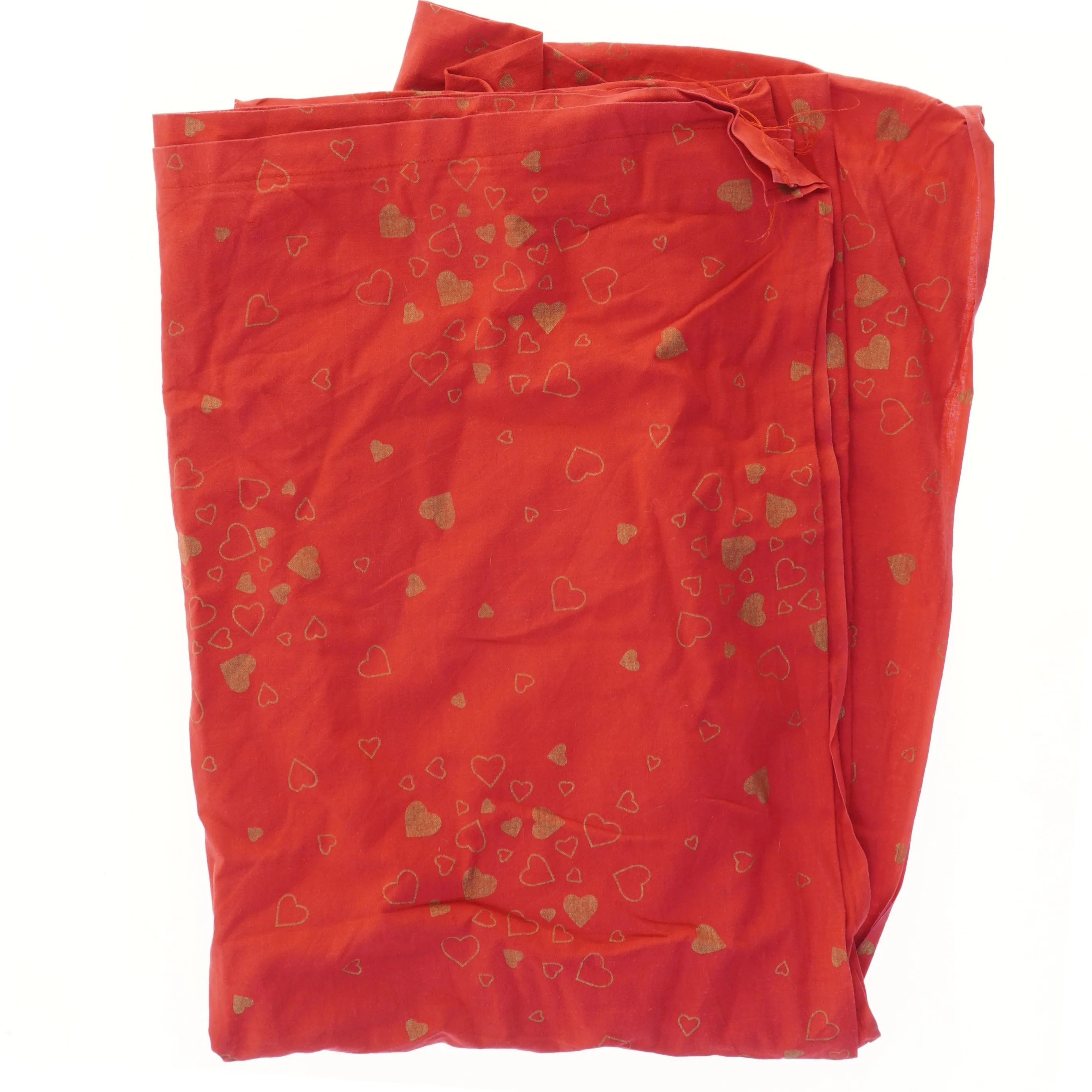 Rødt tekstil med hjerteprint (str. 110x140 cm)