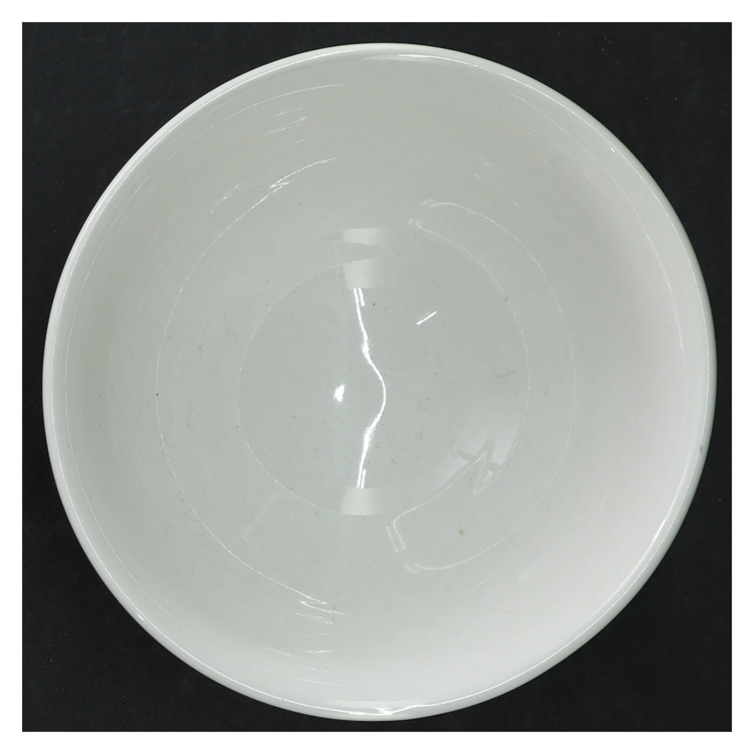 Hvid porcelænsskål med jordbærmotiv (str. 14,5 cm)