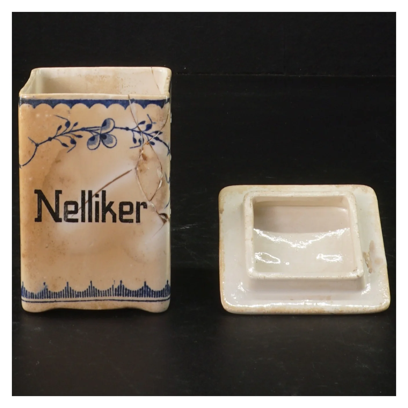 Krydderibeholder med låg (str. H 10,5 cm)