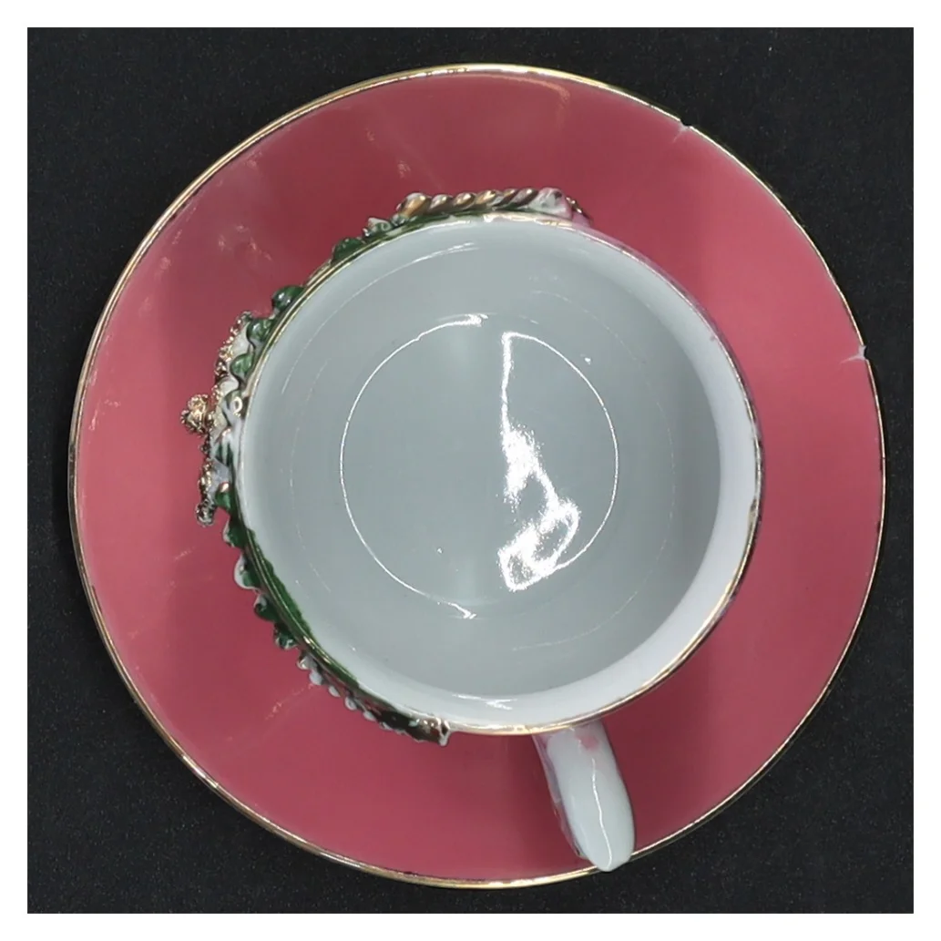 Dekoreret porcelænskop med underkop (str. H 6 cm)