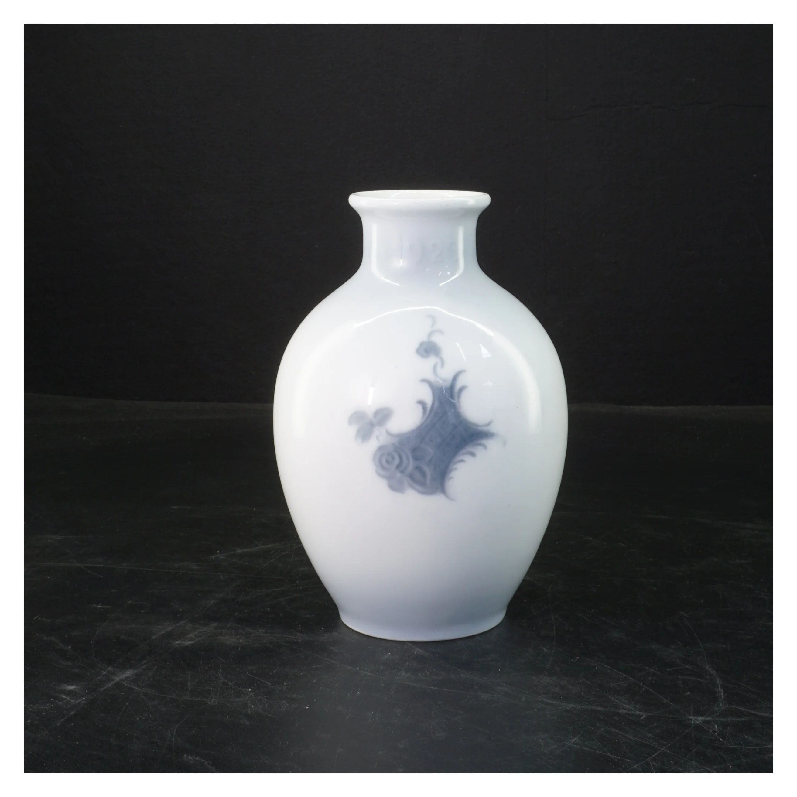 Porcelæns vase med sejlskibsmotiv fra Royal Copenhagen (str. 17 cm)