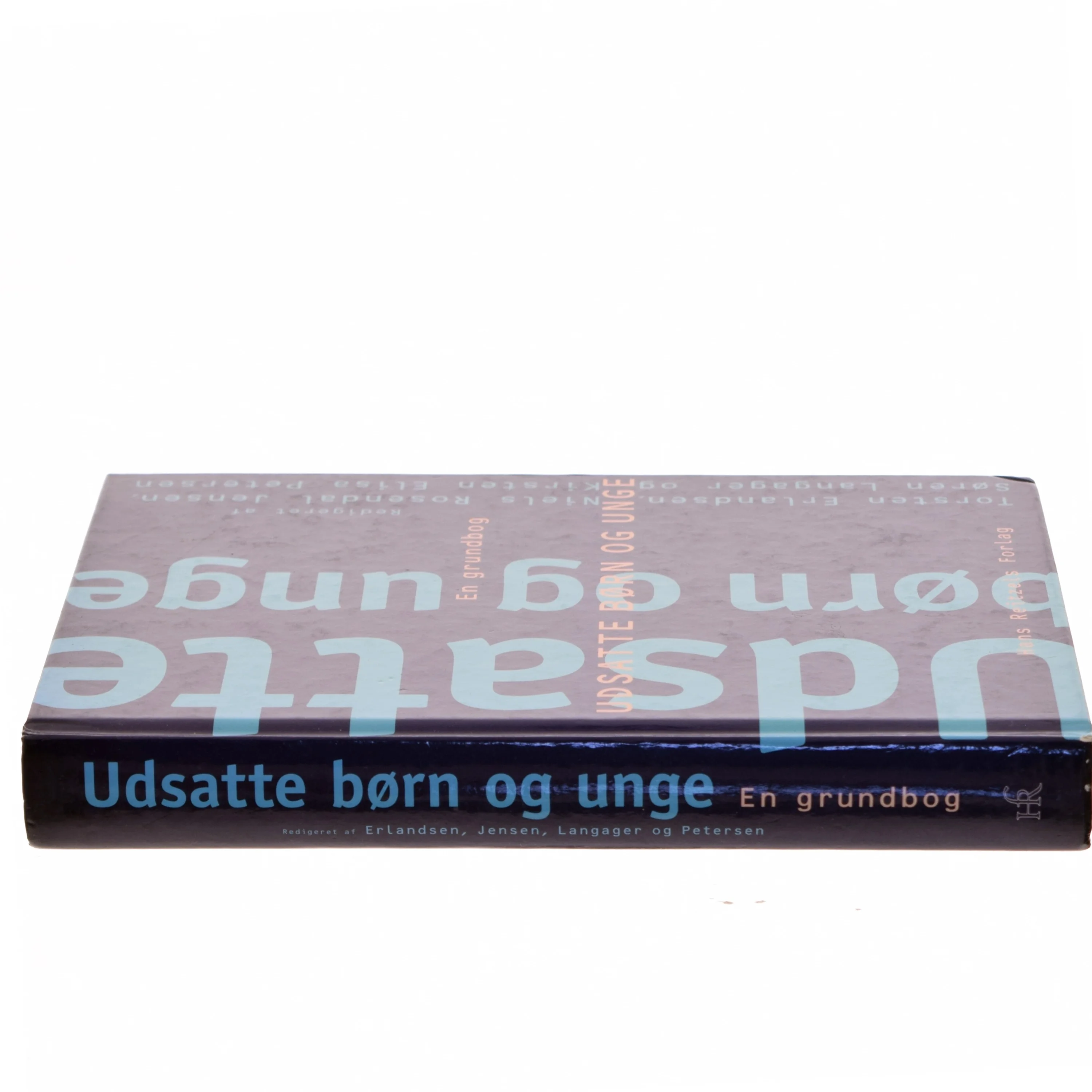 Udsatte børn og unge : en grundbog (Bog)