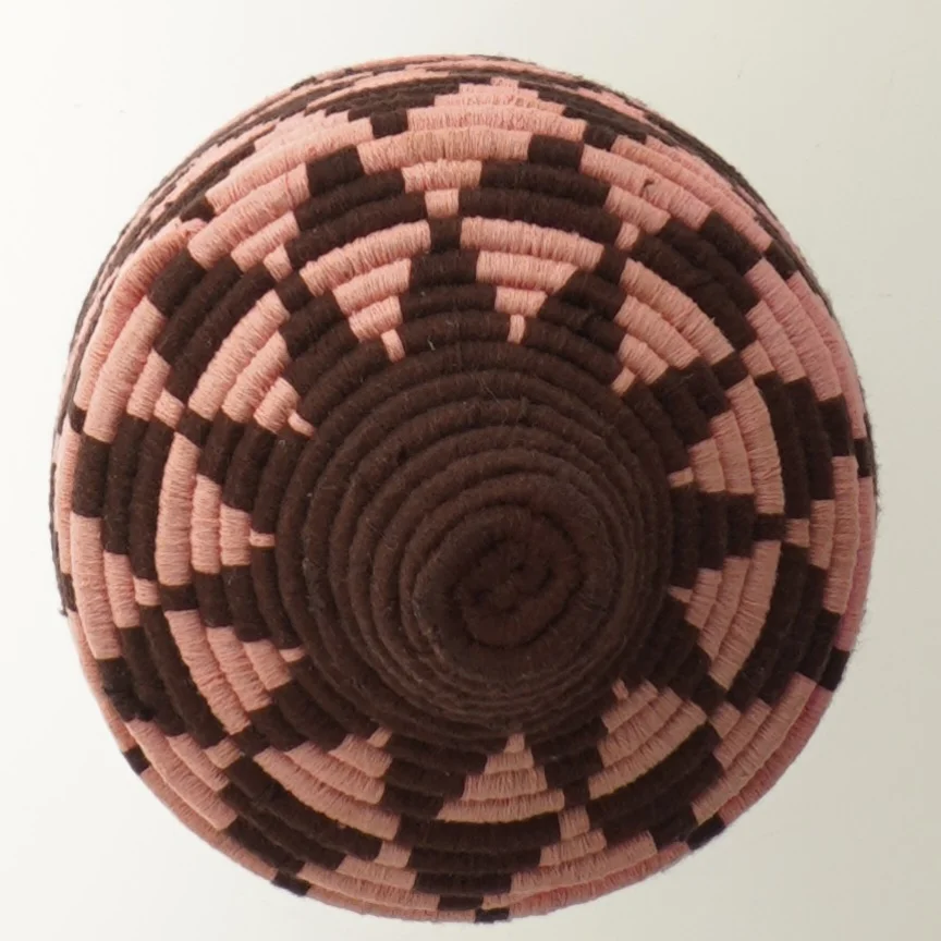 Flettet kurv med låg (str. Ø 12x20 cm)