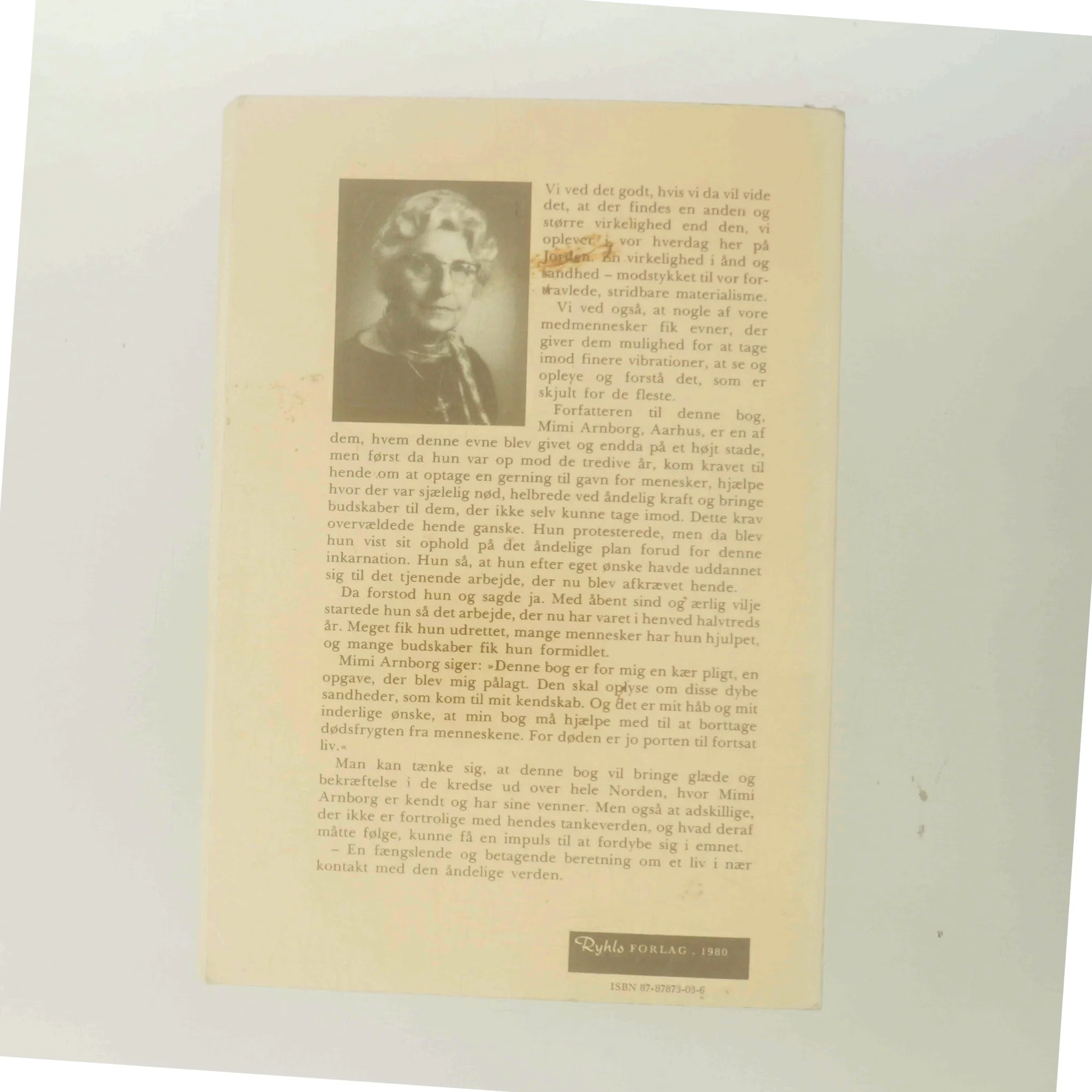 At dø - er at leve af Mimi Arnborg (Bog)