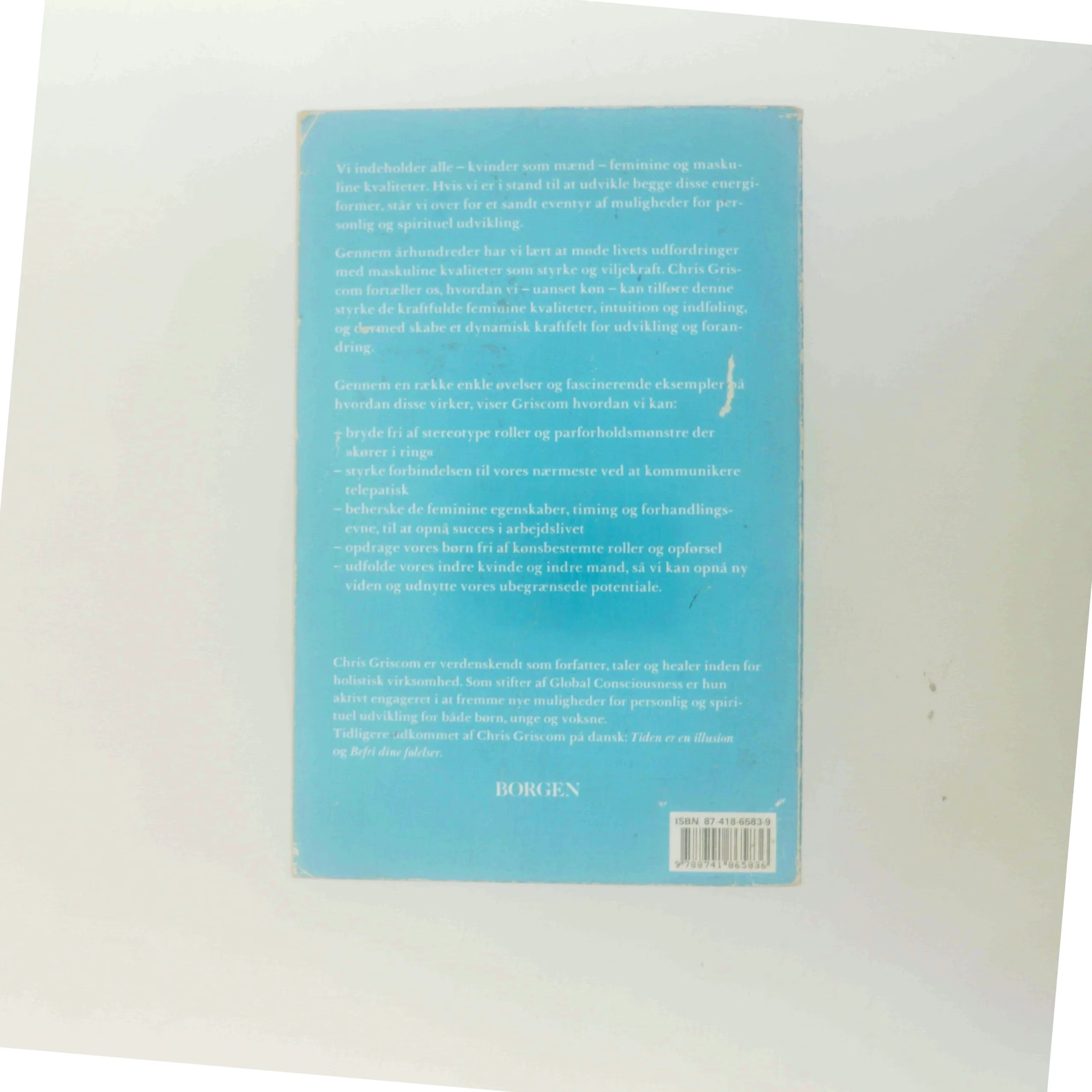 Feminin energi : forén styrke med sensitivitet, logik med intuition og seksualitet med spiritualitet af Chris Griscom (Bog)