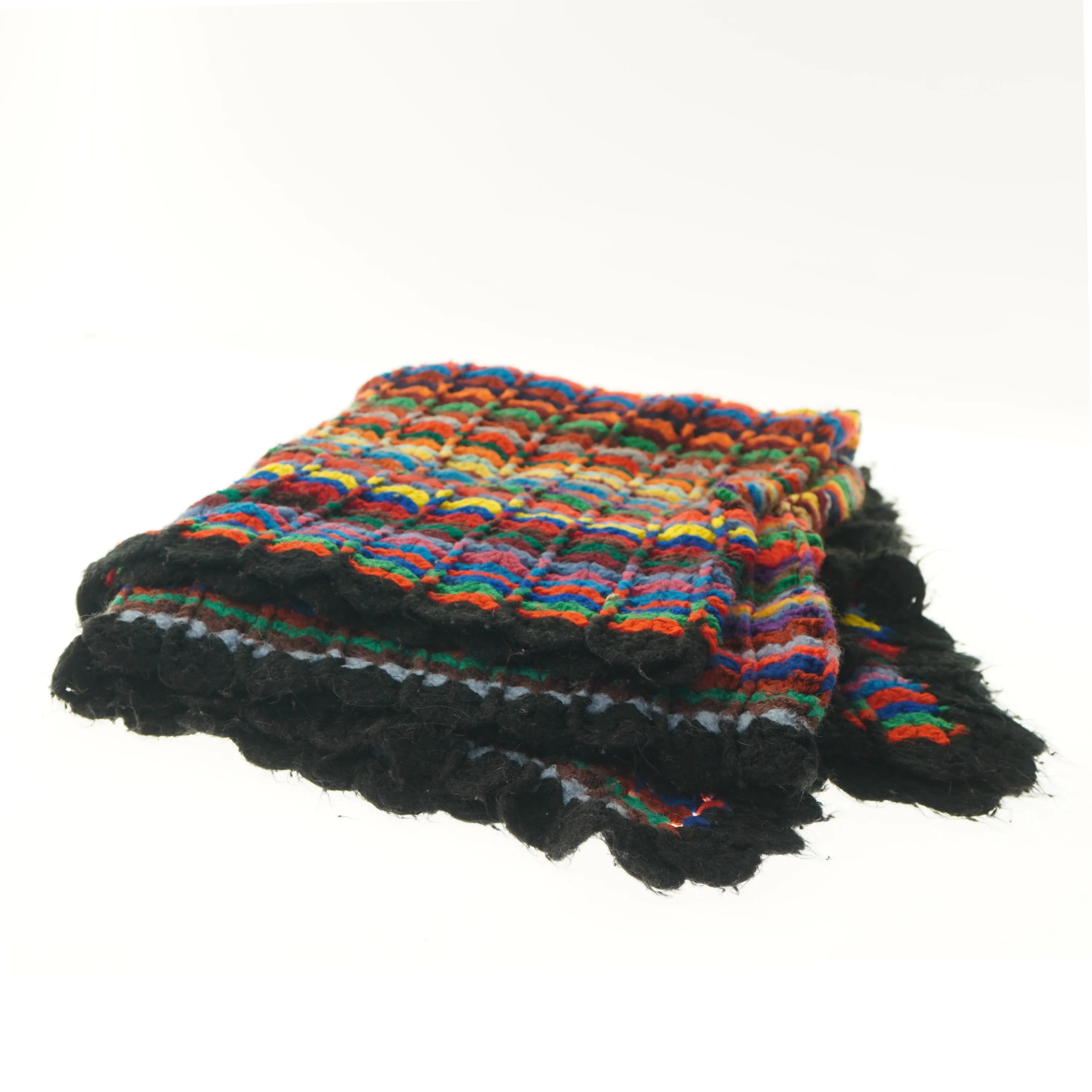 Strikket tæppe med bølgemønster (str. 154x112 cm)