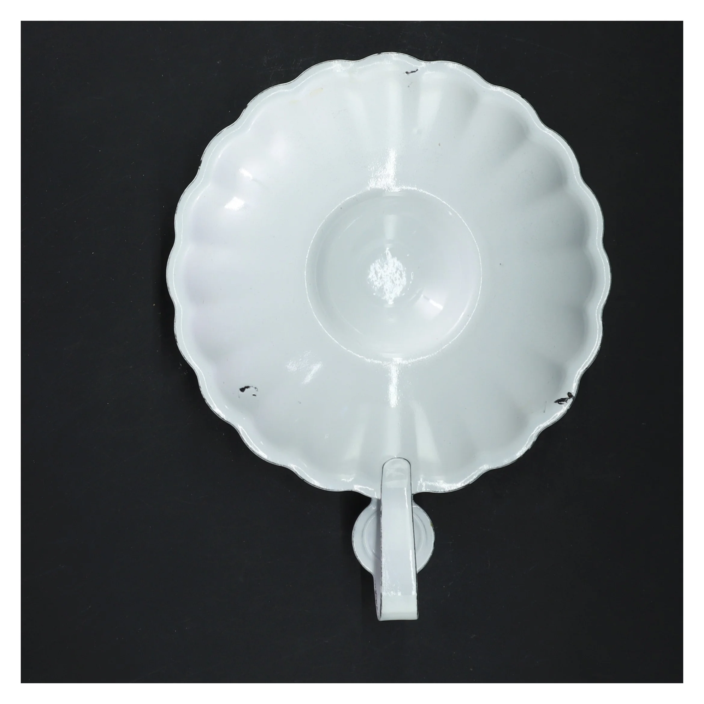 Hvid lysestage med håndtag (str. Ø 16 cm)