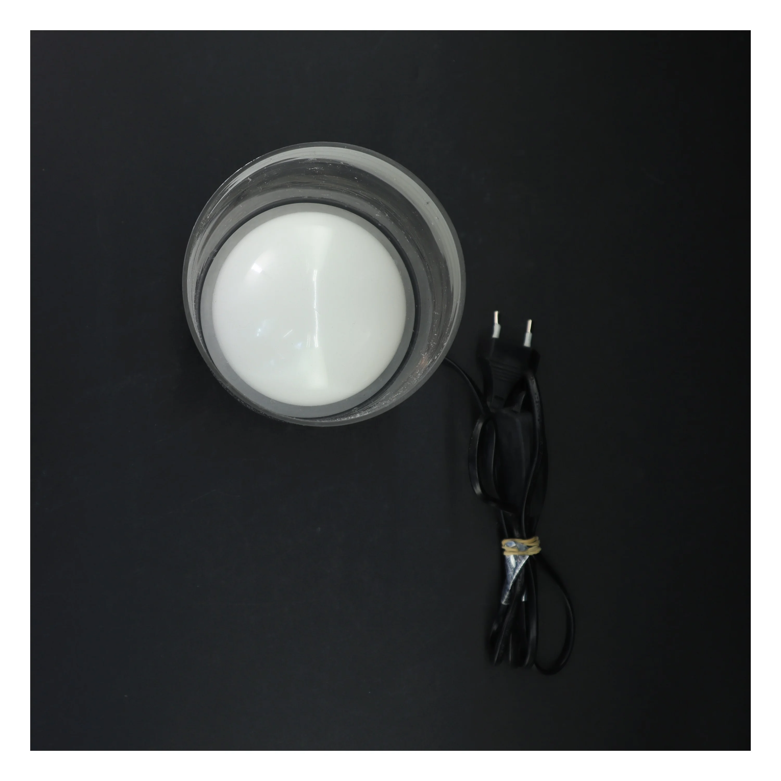 Bordlampe med glaskuppel (str. 25. x 12 cm)