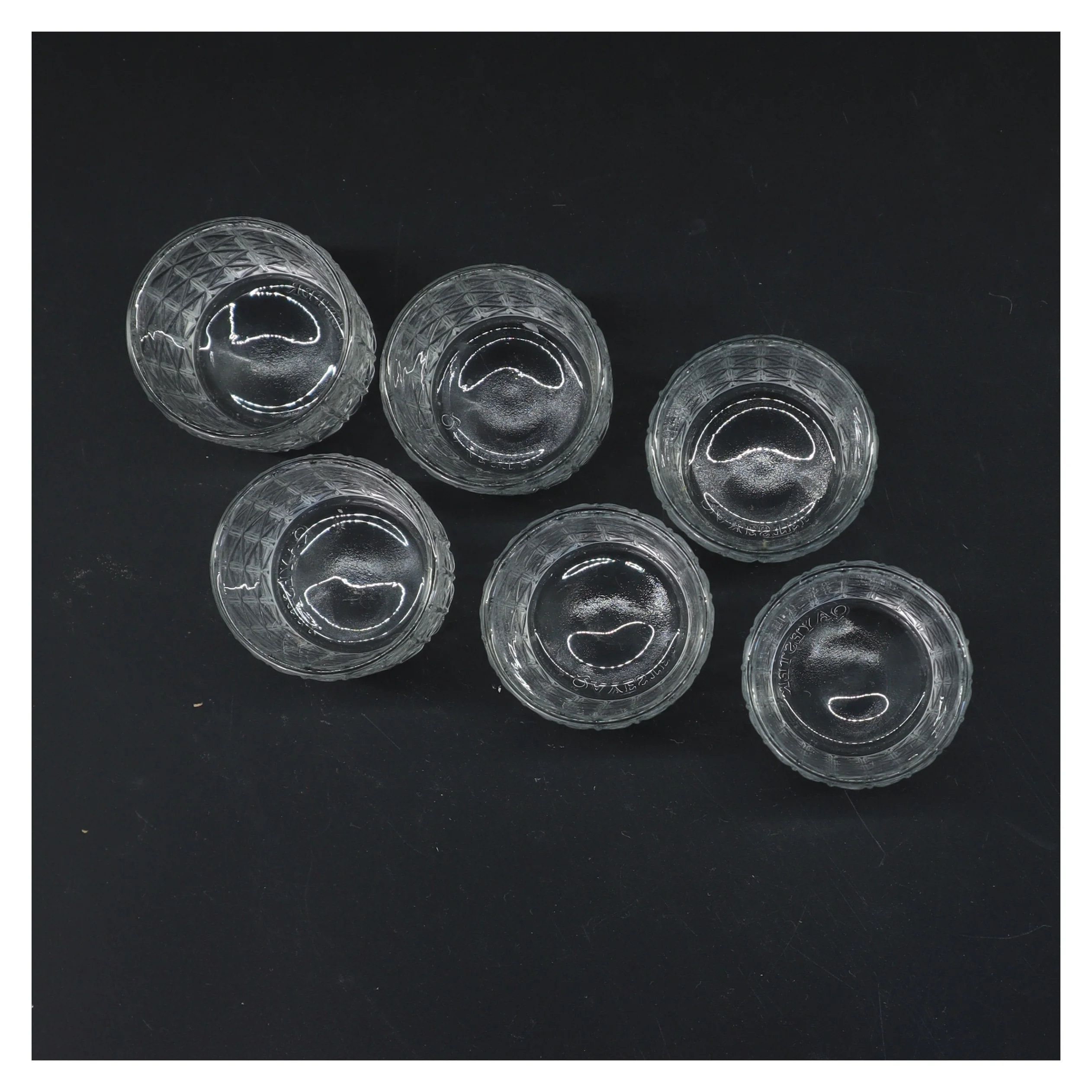 Sæt med 6 krystalglas (str. 6 styk. ø. 5,5 cm. længde. 6,5 cm)