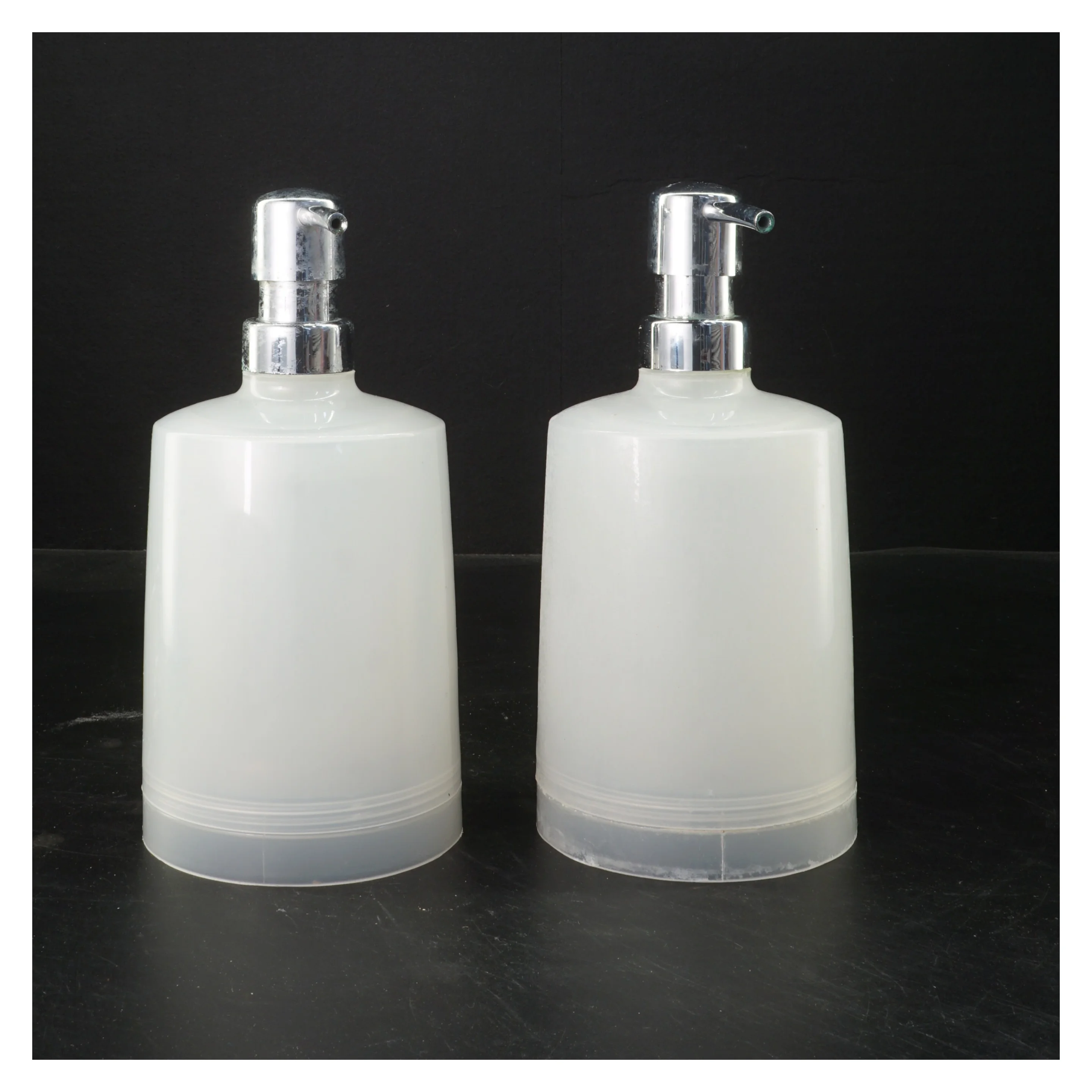 Sæt af sæbedispensere fra Dkw (str. 20 cm)