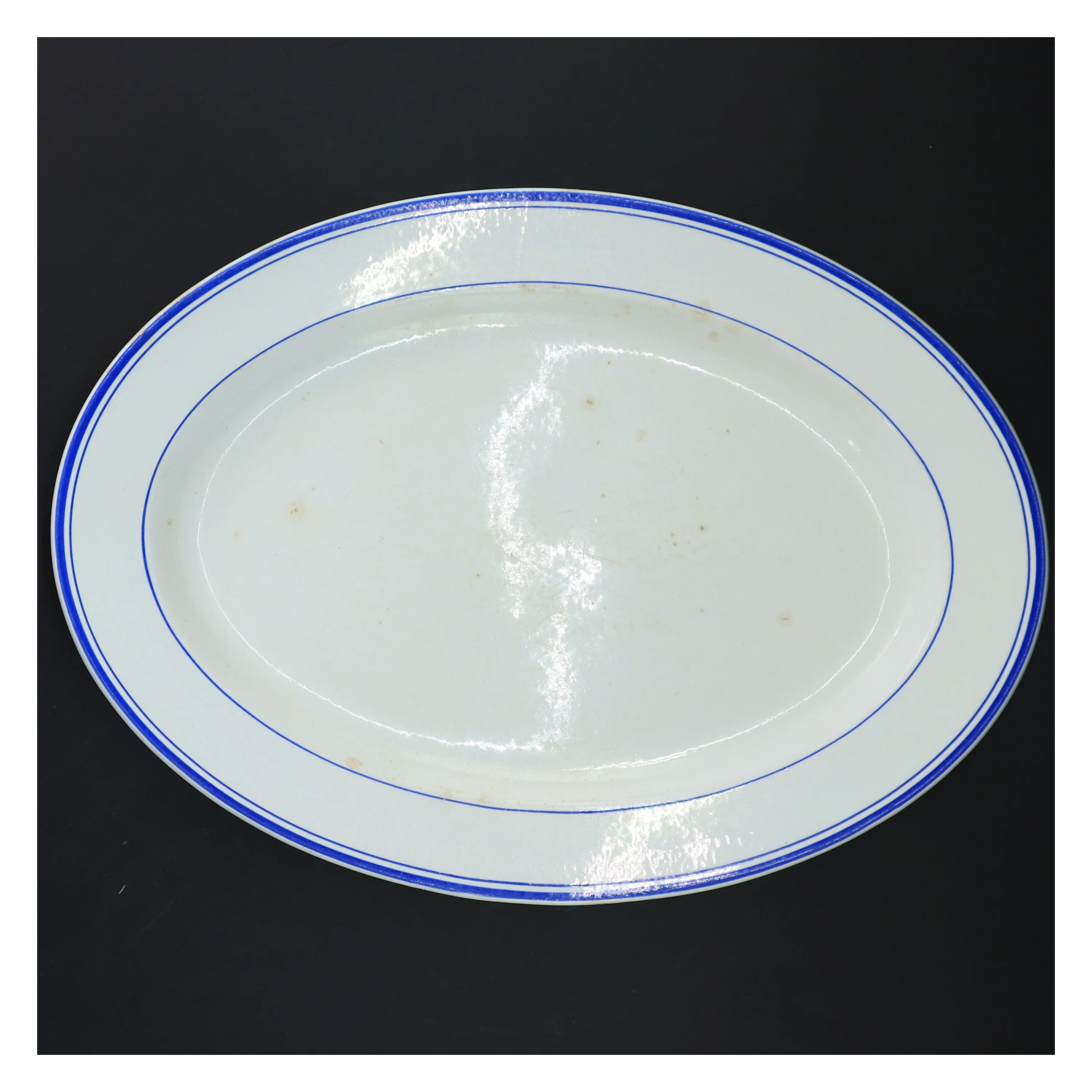 Porcelæn fad med blå kant (str. Ø 35x Ø 25 cm)