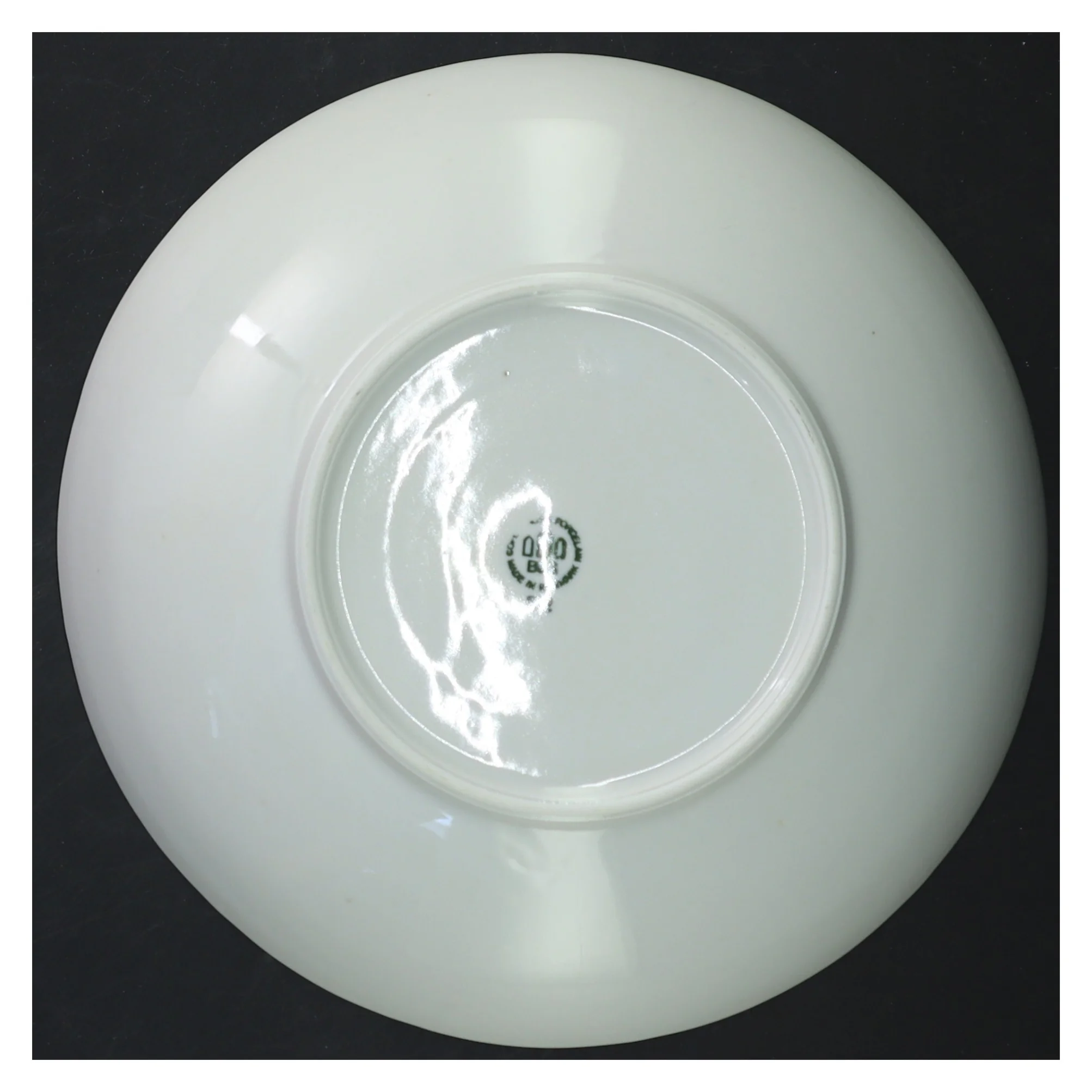 Hvid porcelænsskål fra B&G (str. Ø 21x5 cm)