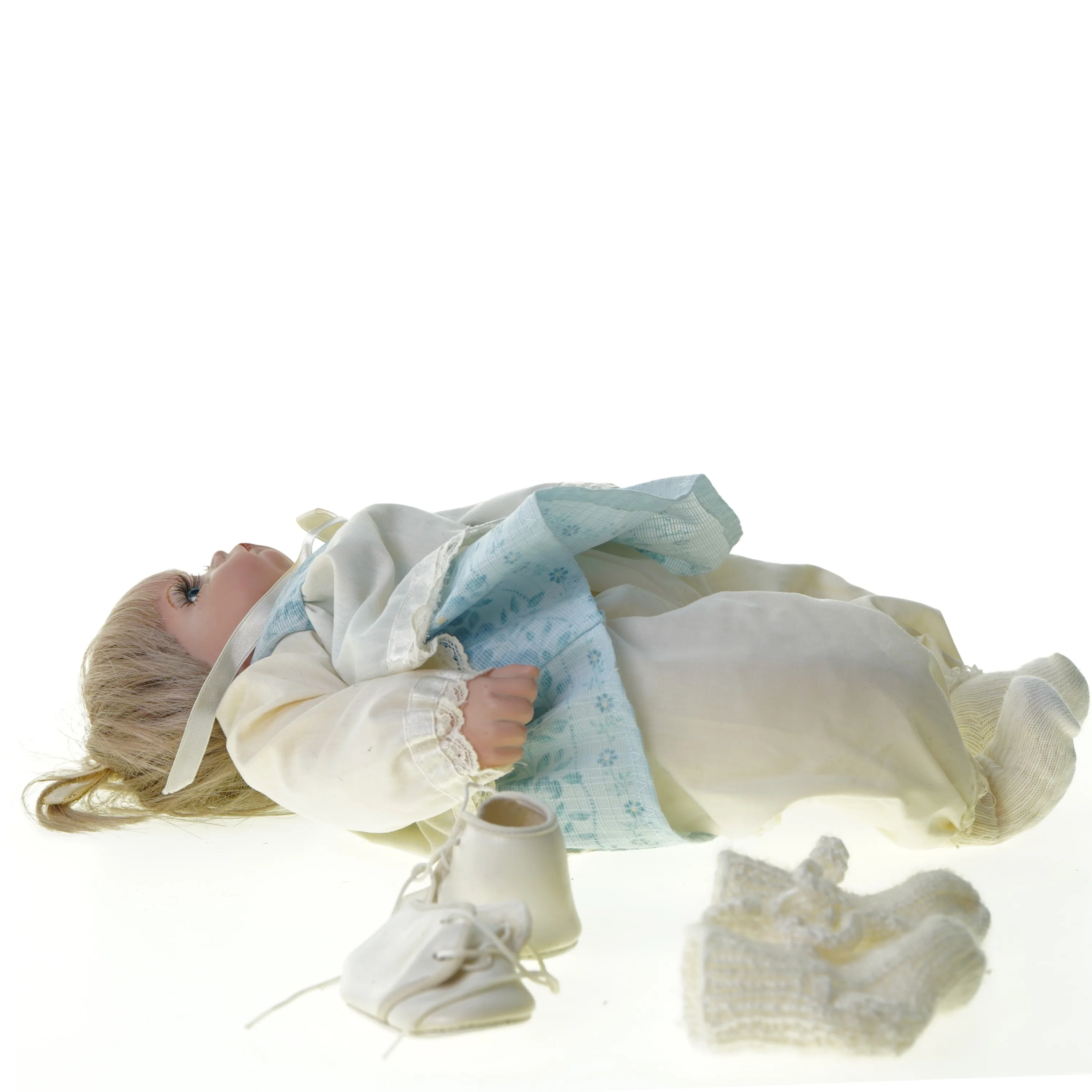 Dukke med tilbehør (str. 35x20 cm)