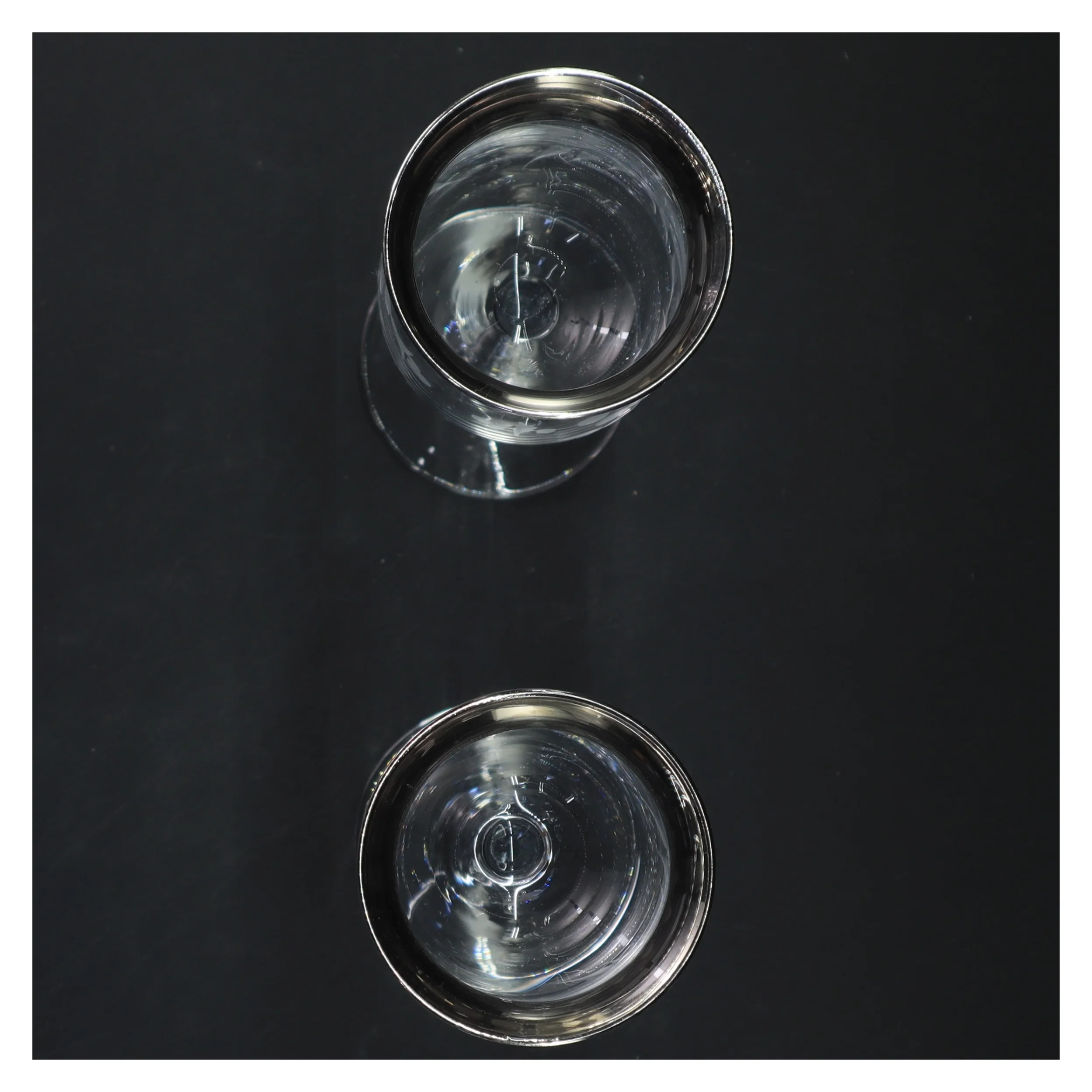 Romantiske vin glas med blomster og prikker (str. 20x7 cm)