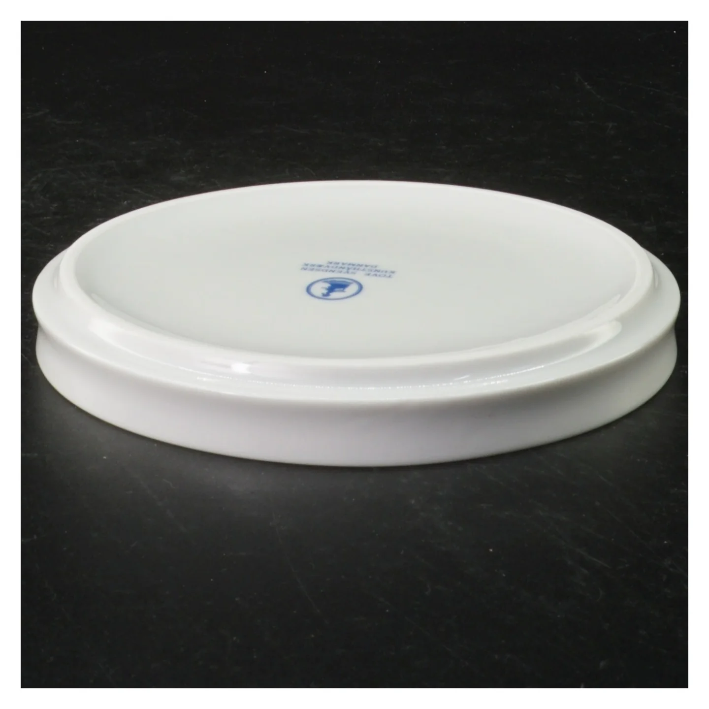 Porcelænstallerken med dyremotiv (str. Ø 24,5)