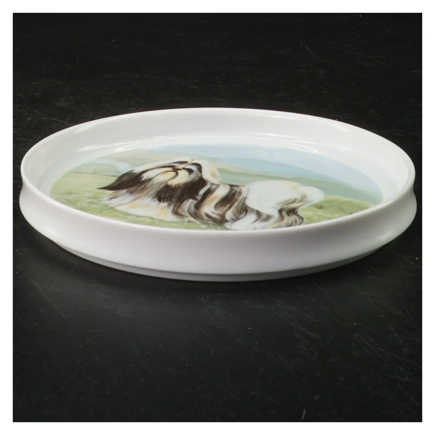 Porcelænstallerken med dyremotiv (str. Ø 24,5)
