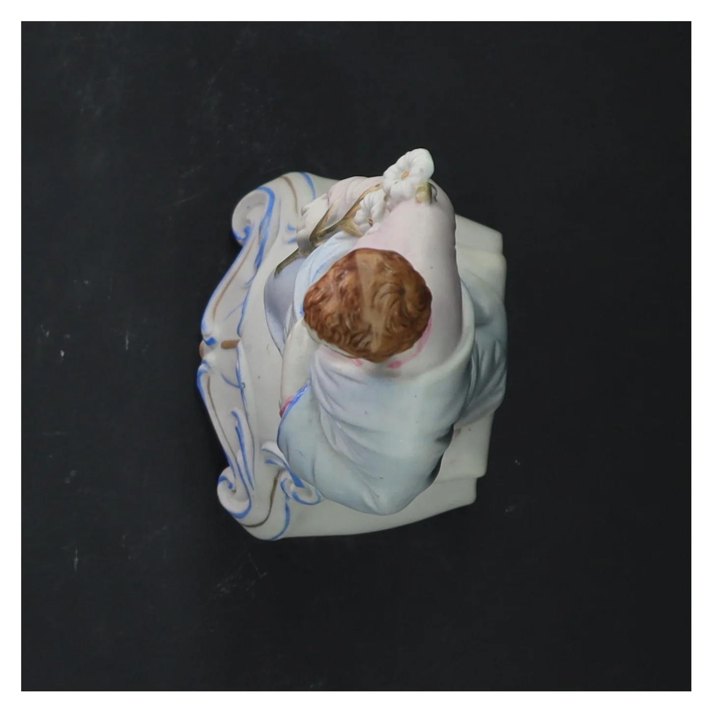 Porcelænsfigur af religiøs karakter (str. 22 cm)