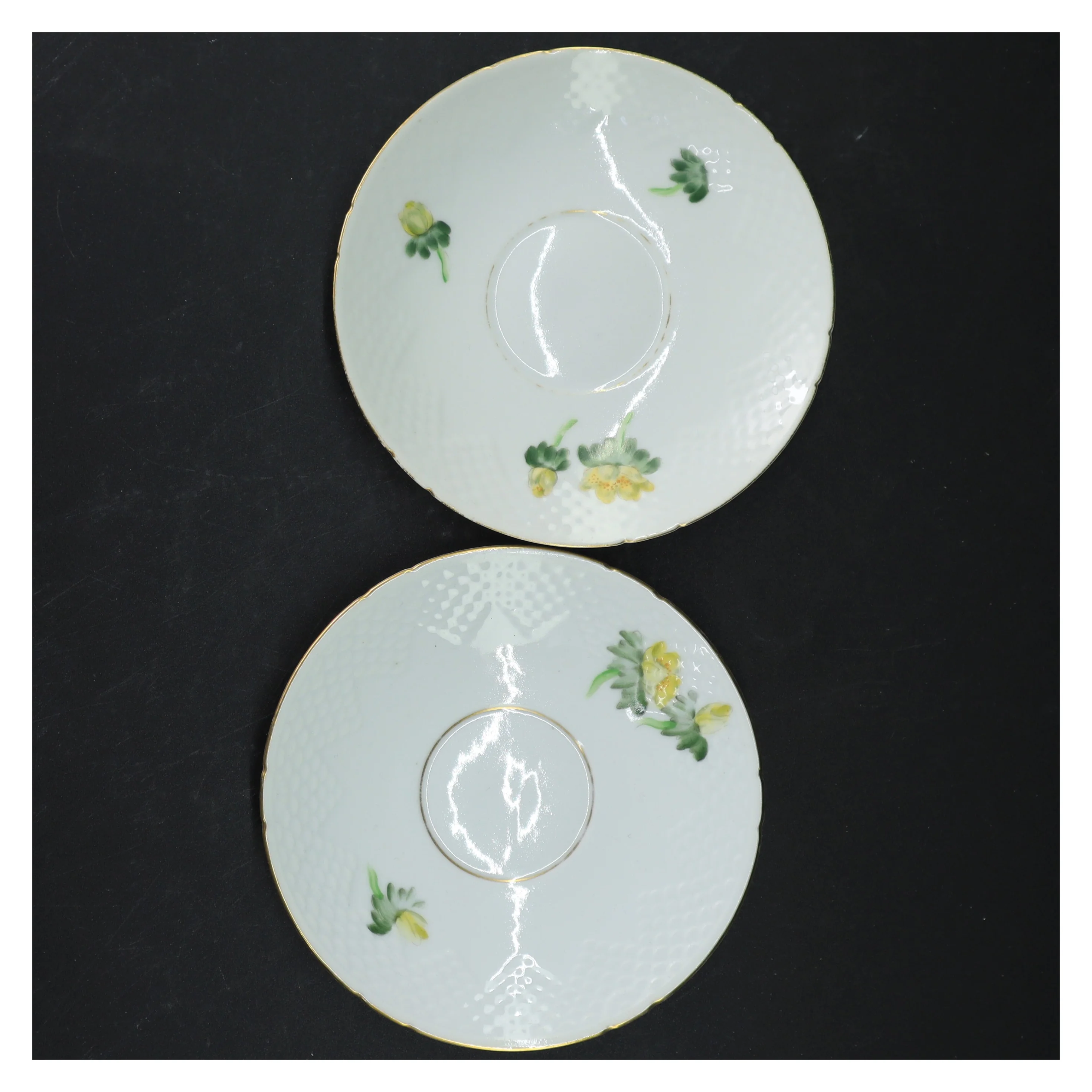 Porcelænsunderkopper med blomstermotiv fra B&G (str. Ø 15)