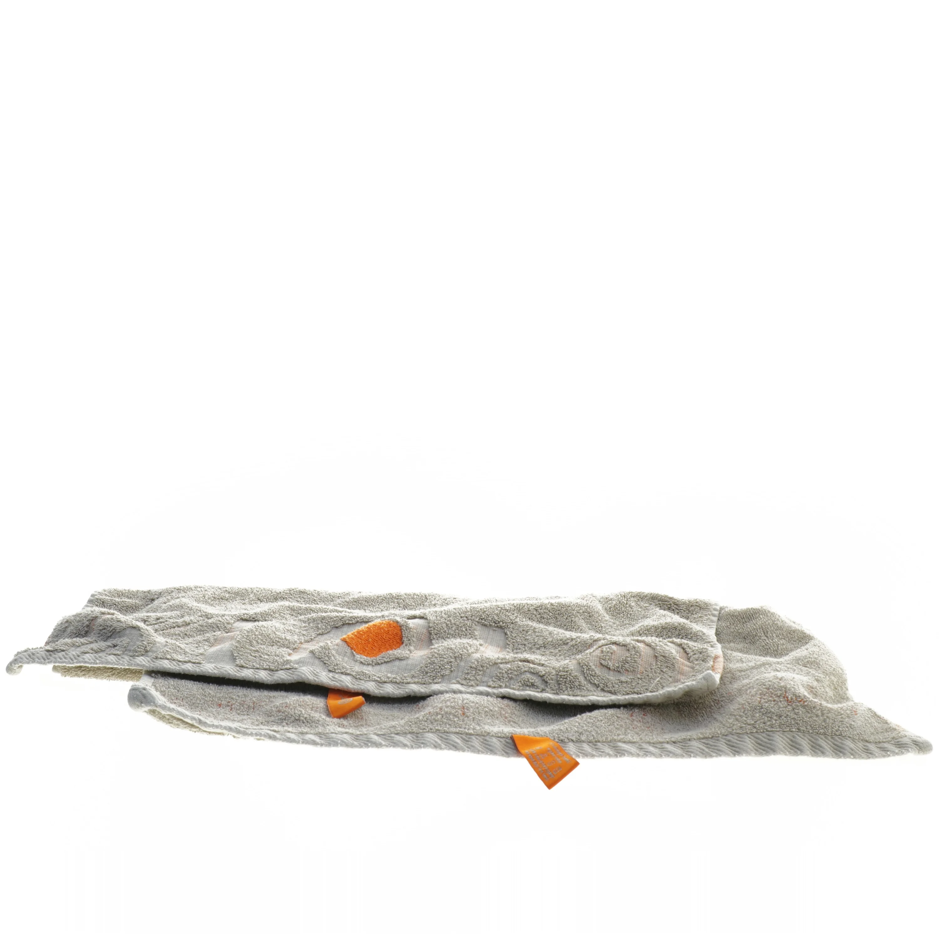 Gråt håndklæde med orange detaljer (str. 45x95 cm)