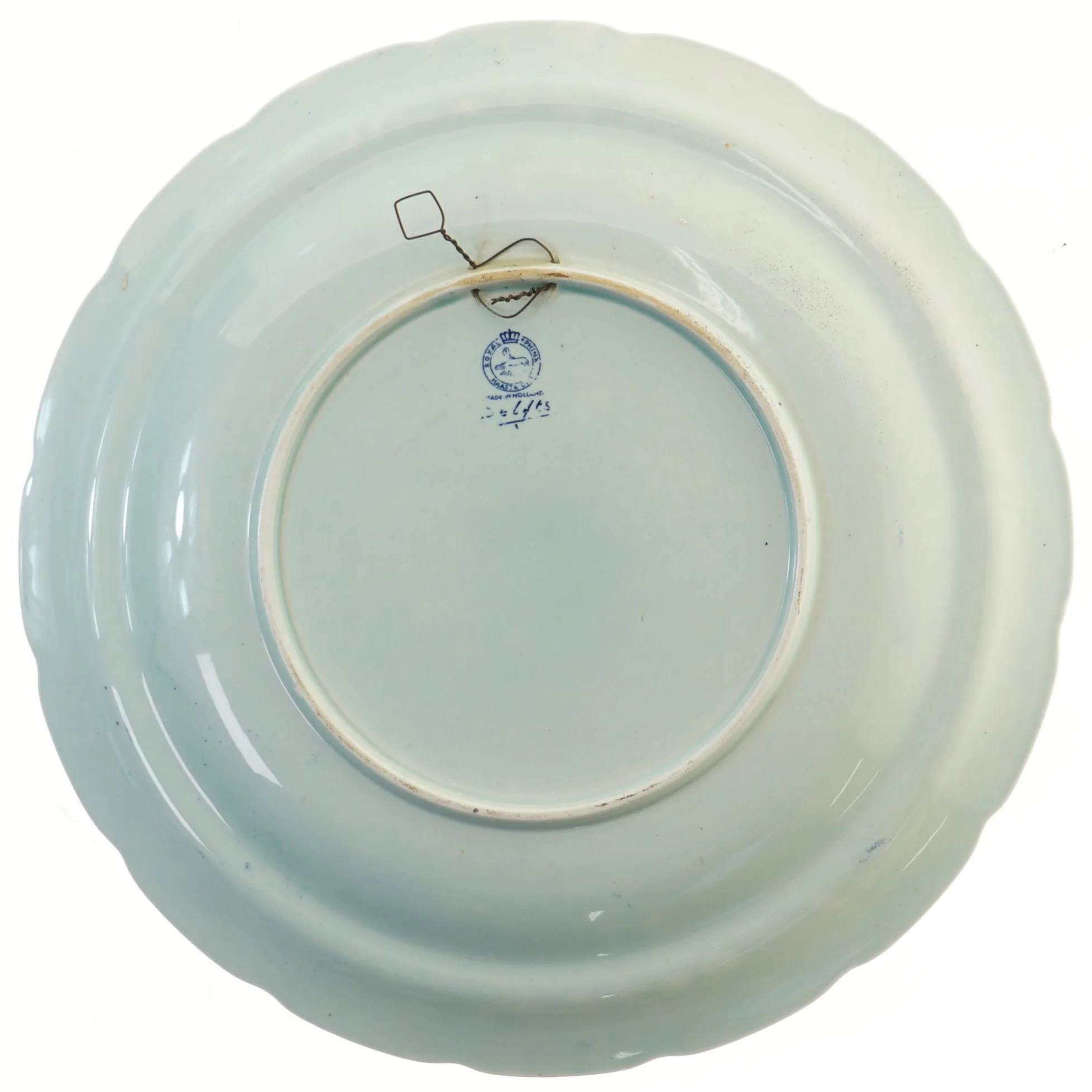 Dekorativ tallerken med blåt motiv (str. Ø 40 cm)