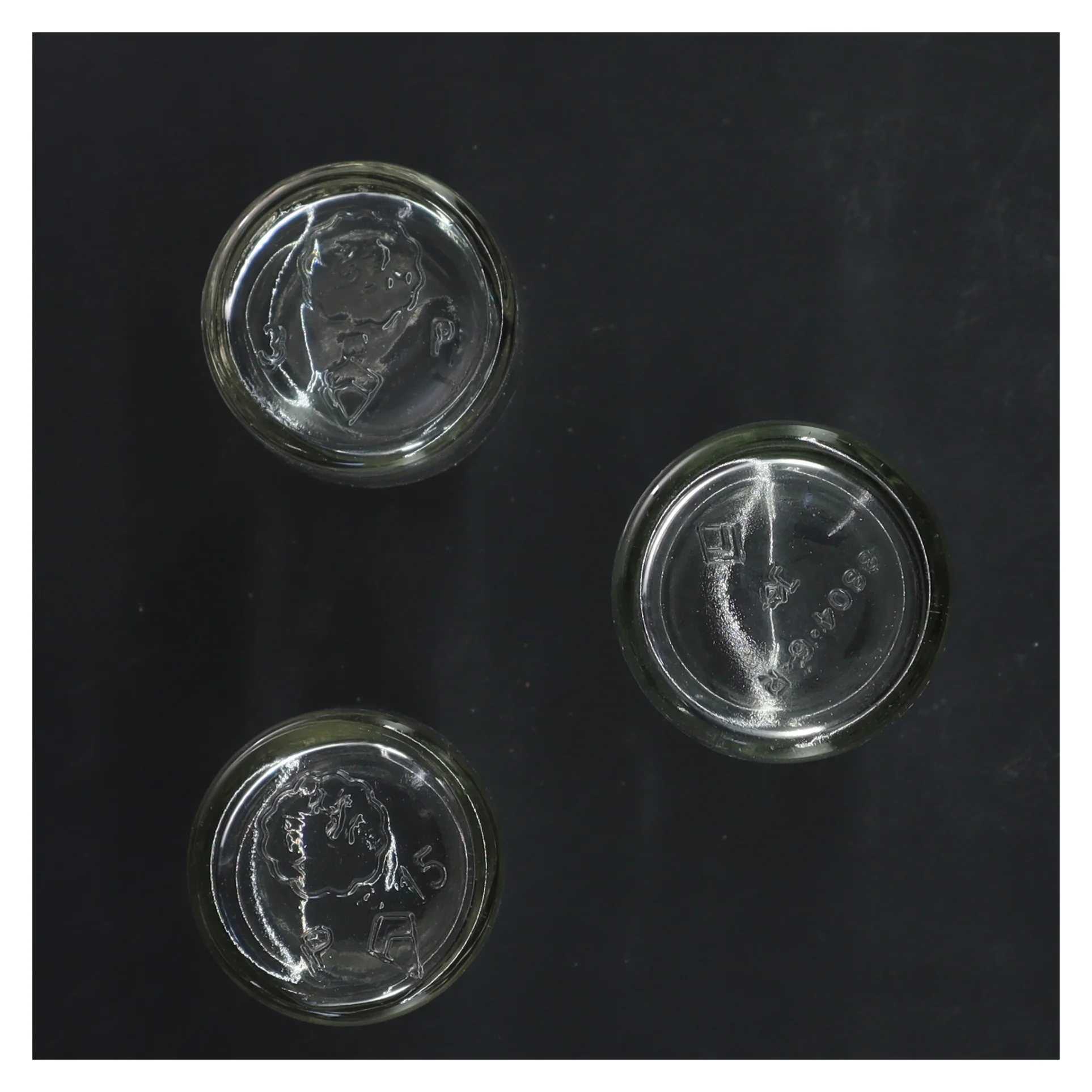 Tre små glasflasker (str. 3 stk Ø 4 cm længde 12,5 & & 12,518 cm)