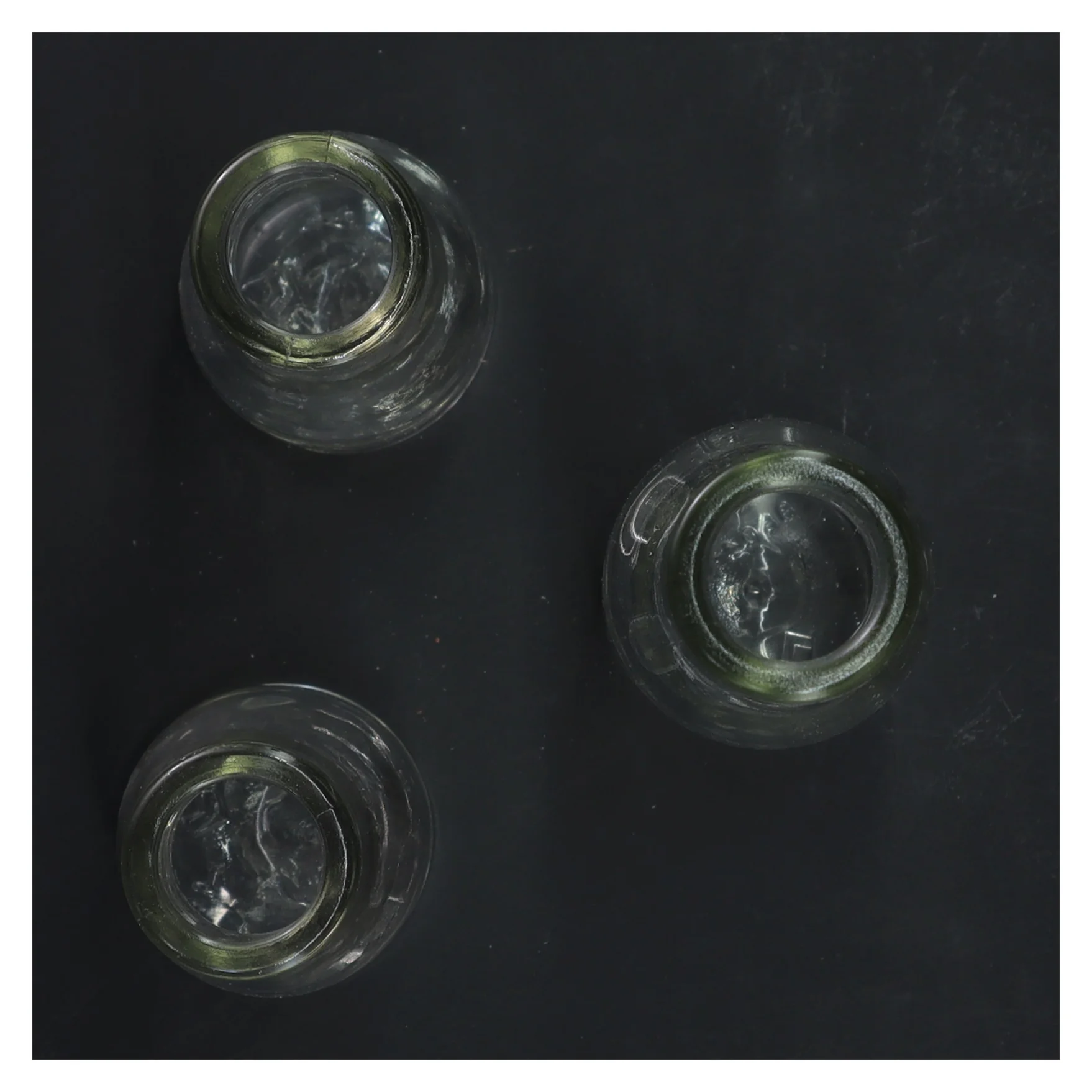 Tre små glasflasker (str. 3 stk Ø 4 cm længde 12,5 & & 12,518 cm)