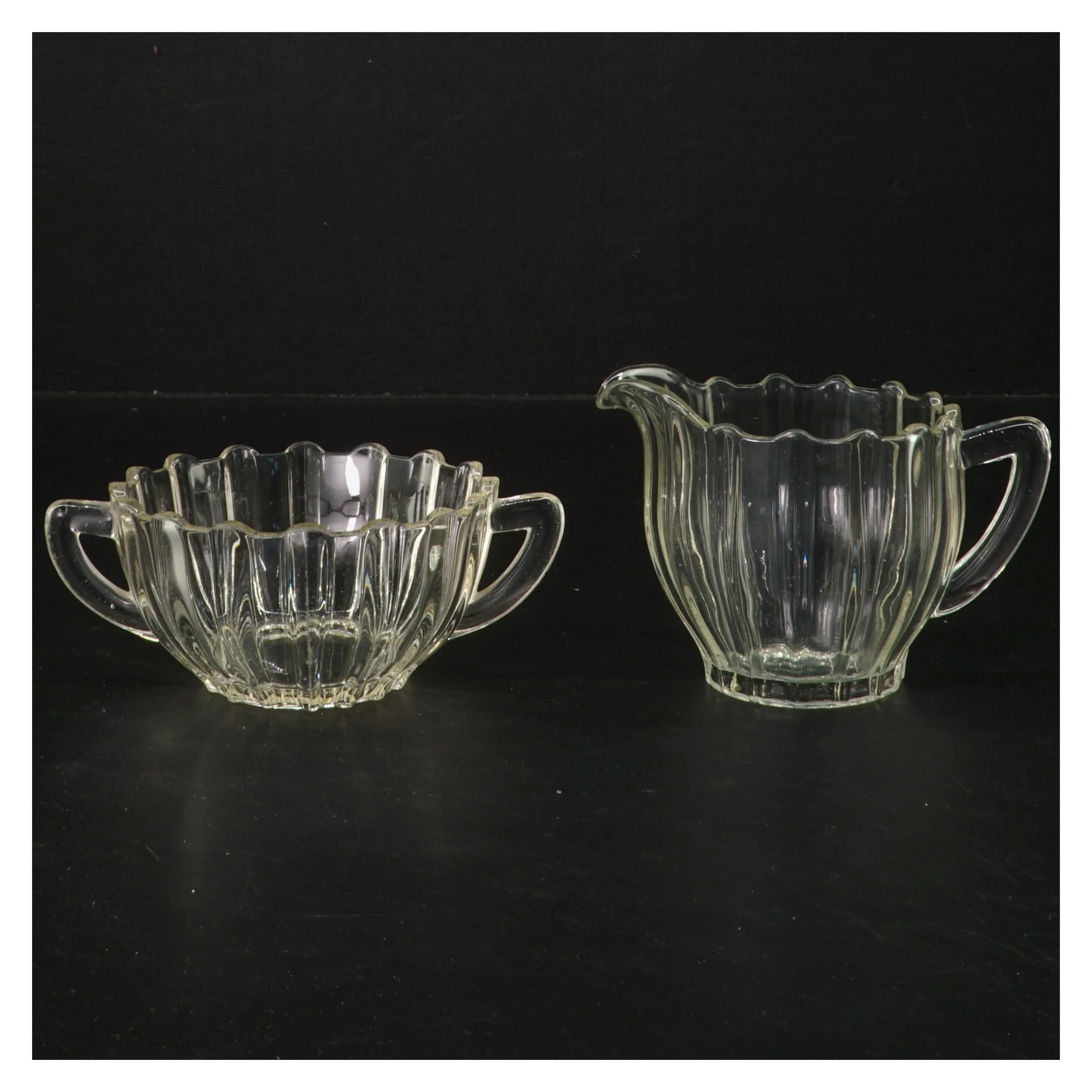 Glas sukkersk&aring;l og fl&oslash;dekande s&aelig;t (str. &Oslash; 10 og 8 cm)