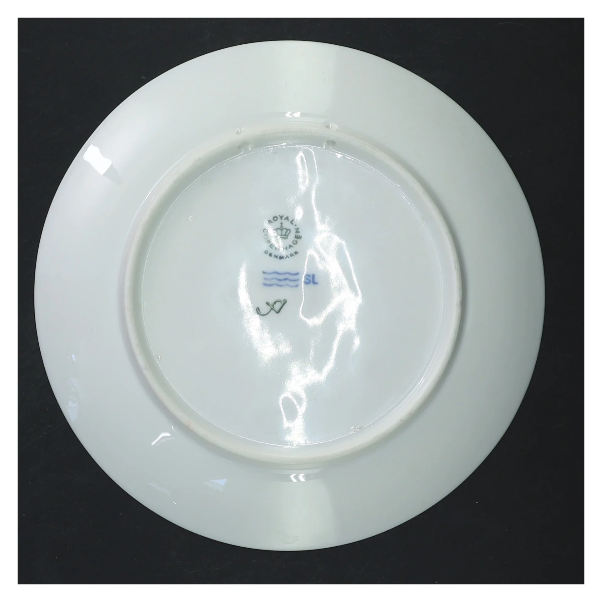 Dekorativ tallerken med Captain Cook motiv fra Royal Copenhagen (str. 18,5 cm)