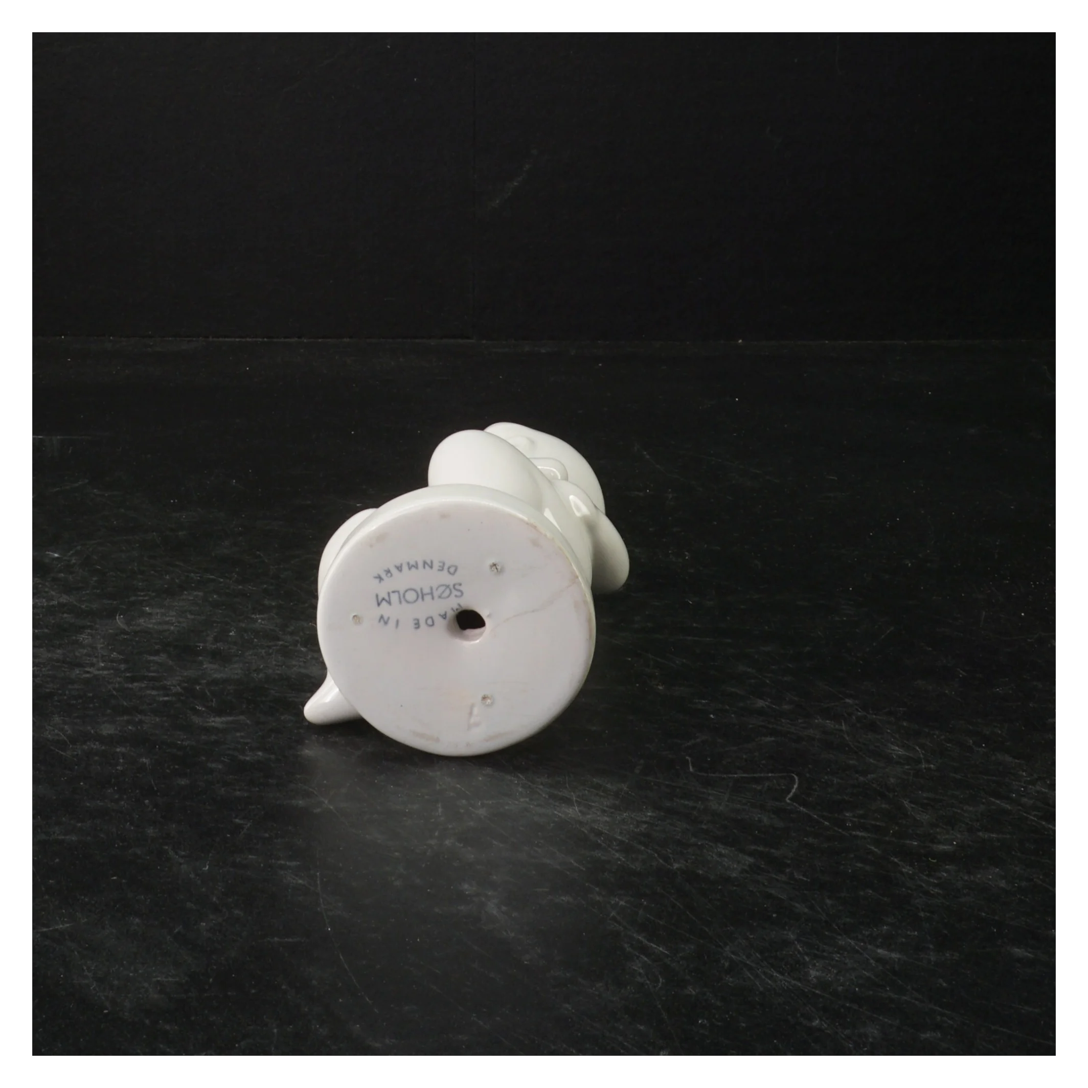 Figur af dreng fra Søholm Stentøj (str. 15 x 7 cm)