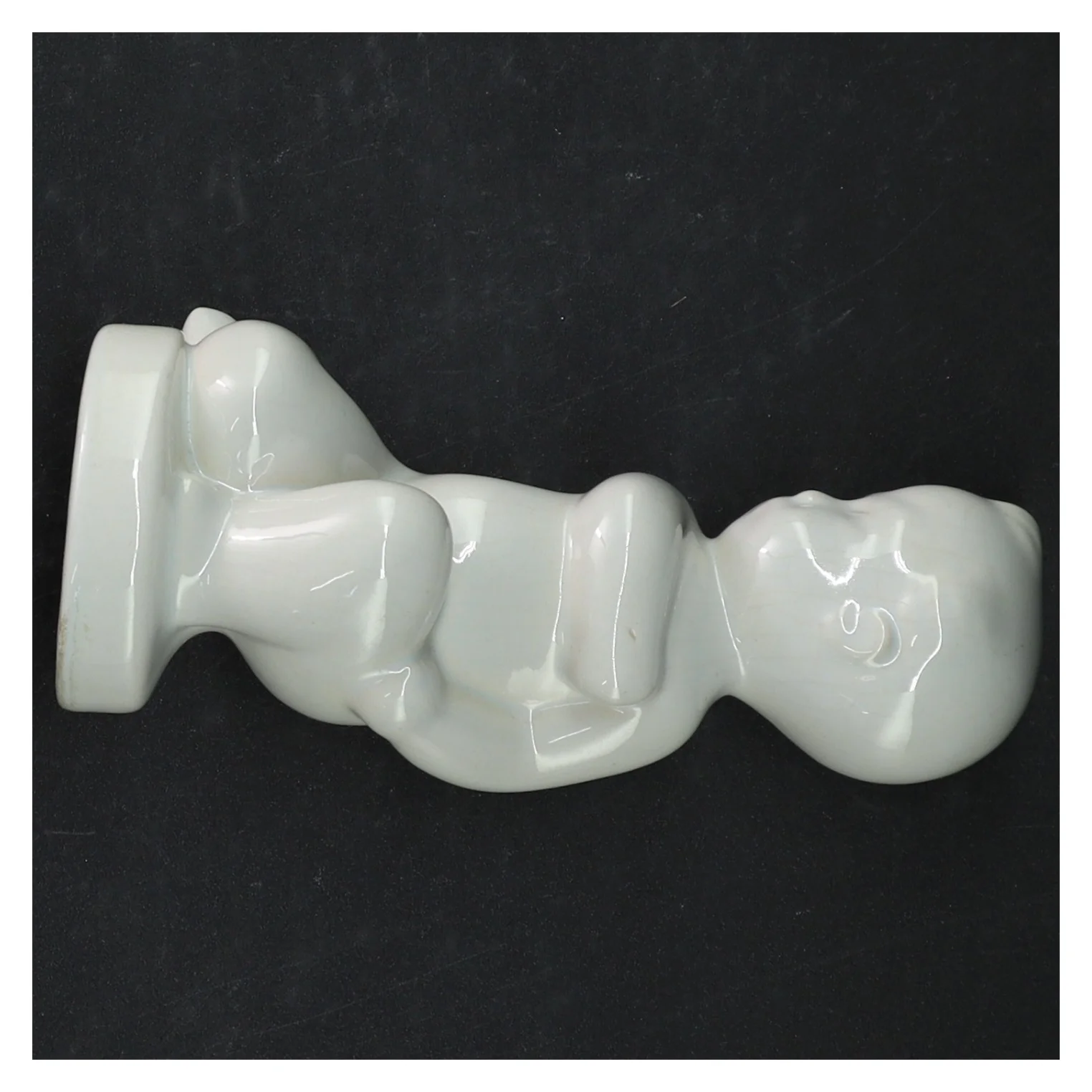 Figur af dreng fra Søholm Stentøj (str. 15 x 7 cm)