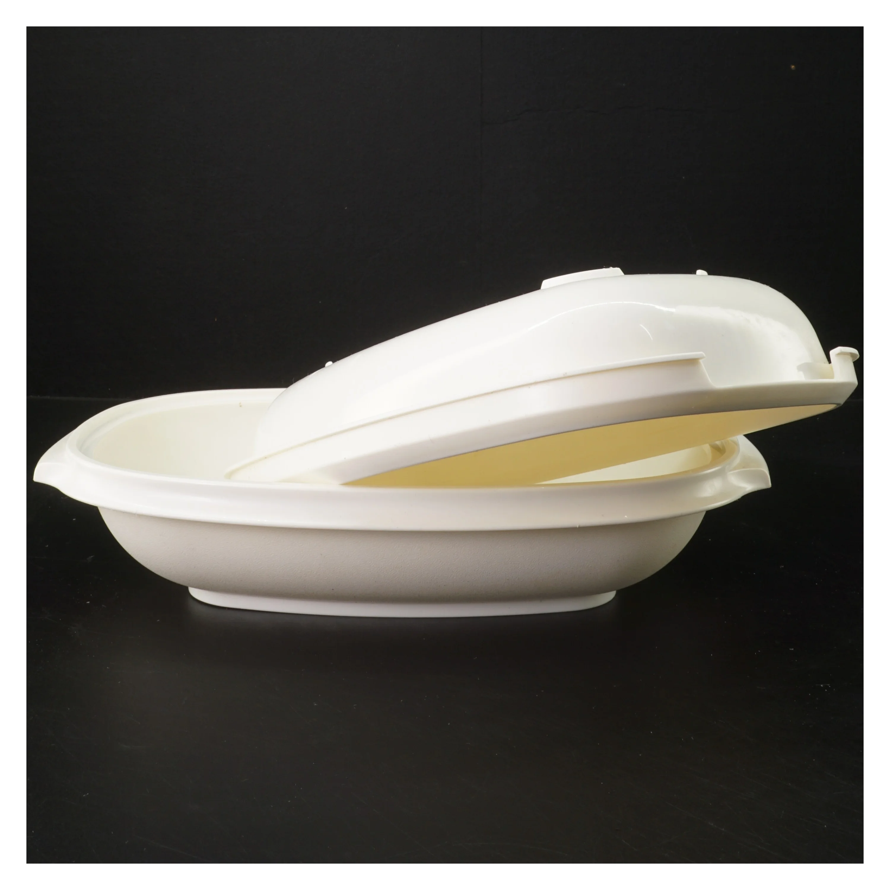 Tupperware opbevaringsbeholder med låg fra Tupperware (str. 31 cm)