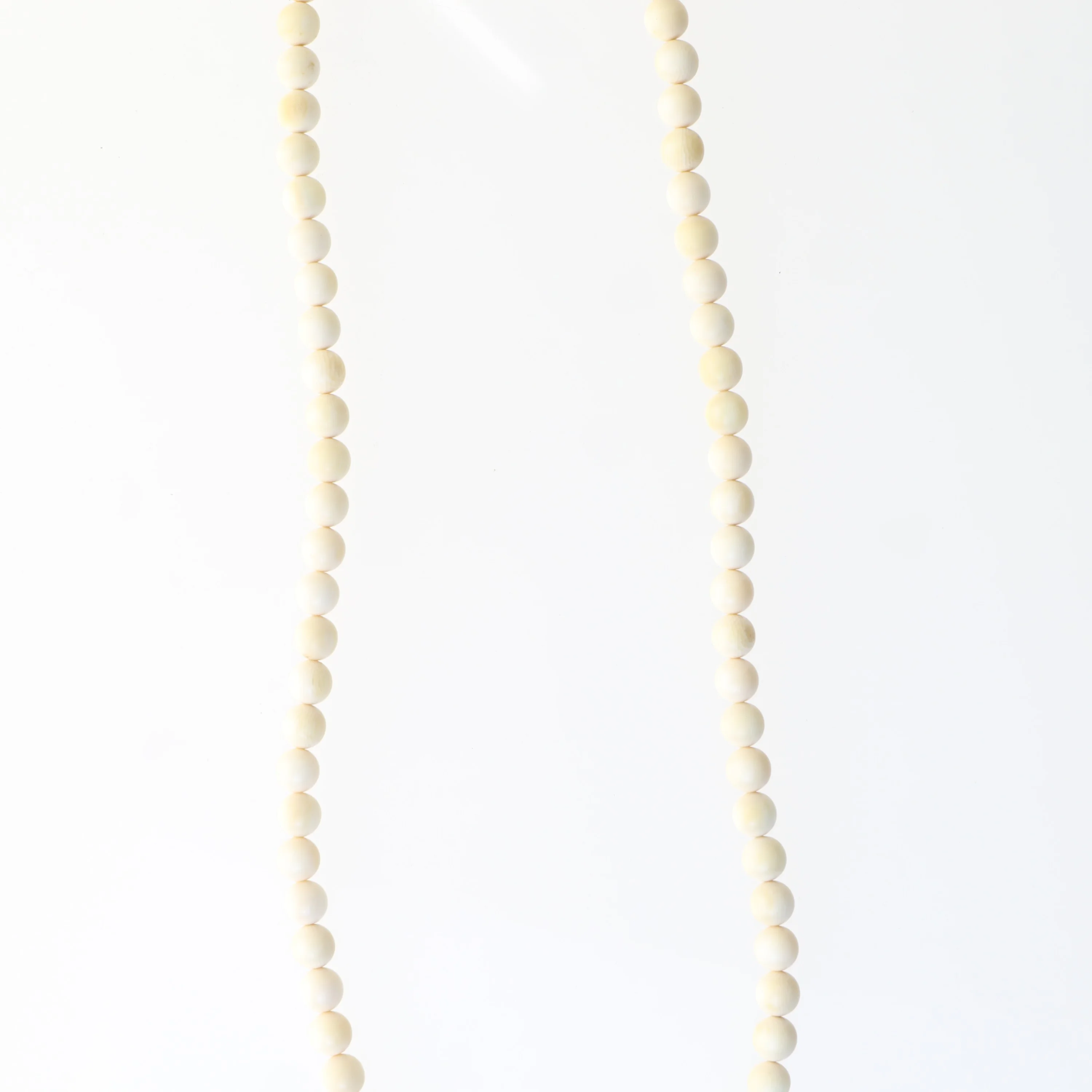 Perlehalskæde (str. 70 cm)benperler