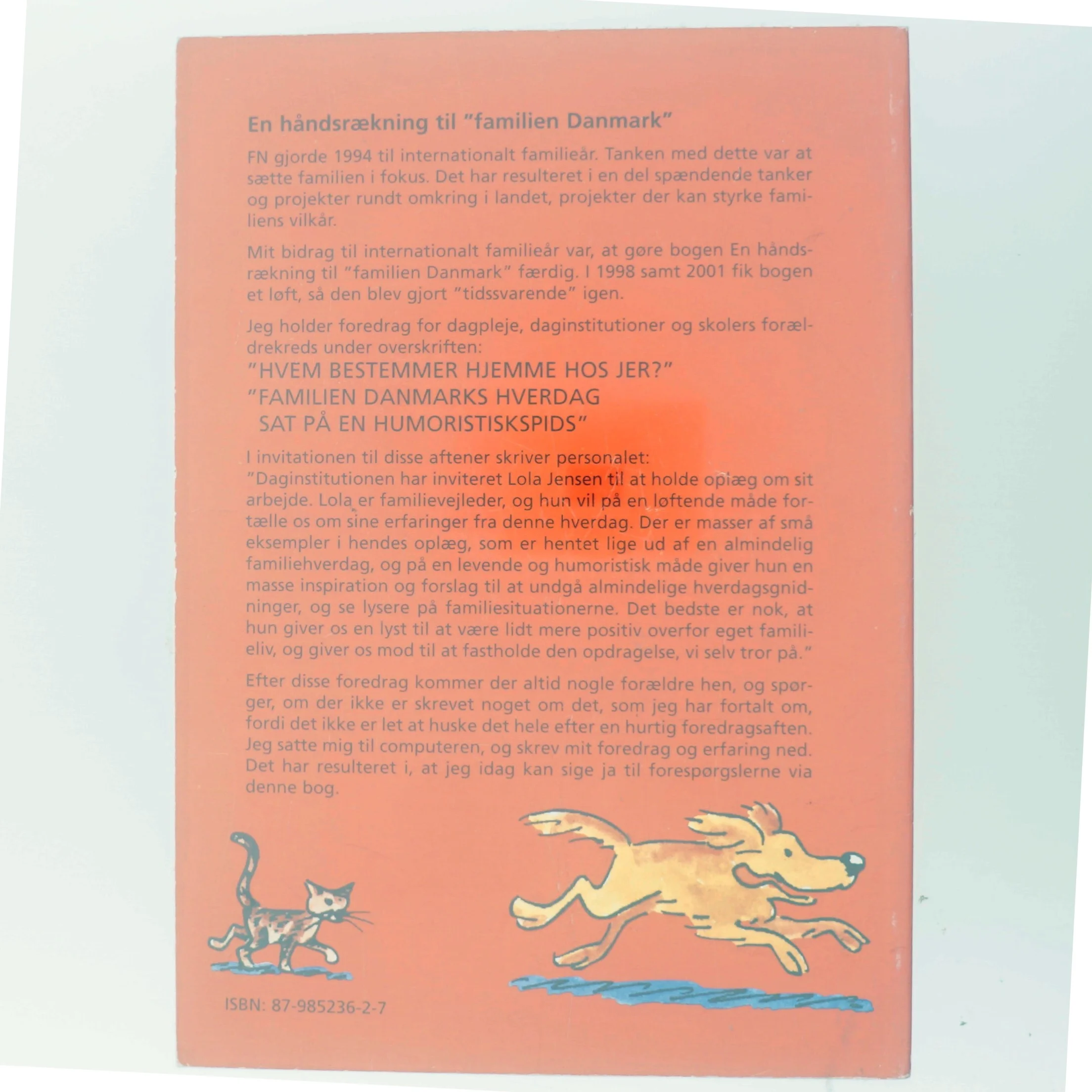 En håndsrækning til "familien Danmark" af Lola Jensen (Bog)