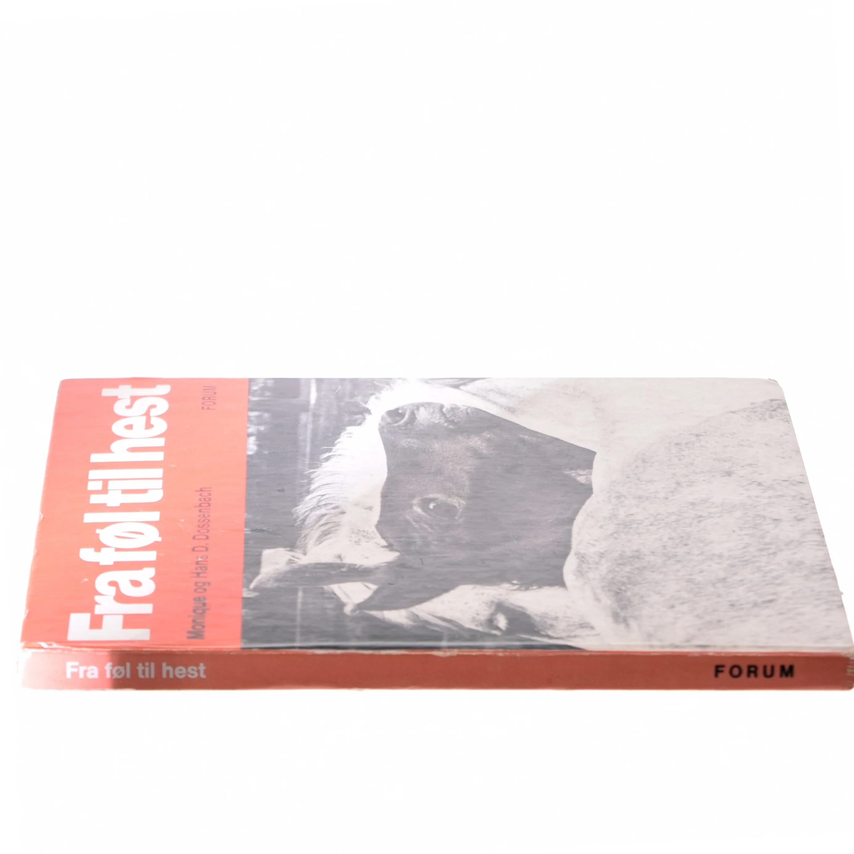 Fra føl til hest af Monique og Hans D. Dossenbach (Bog)