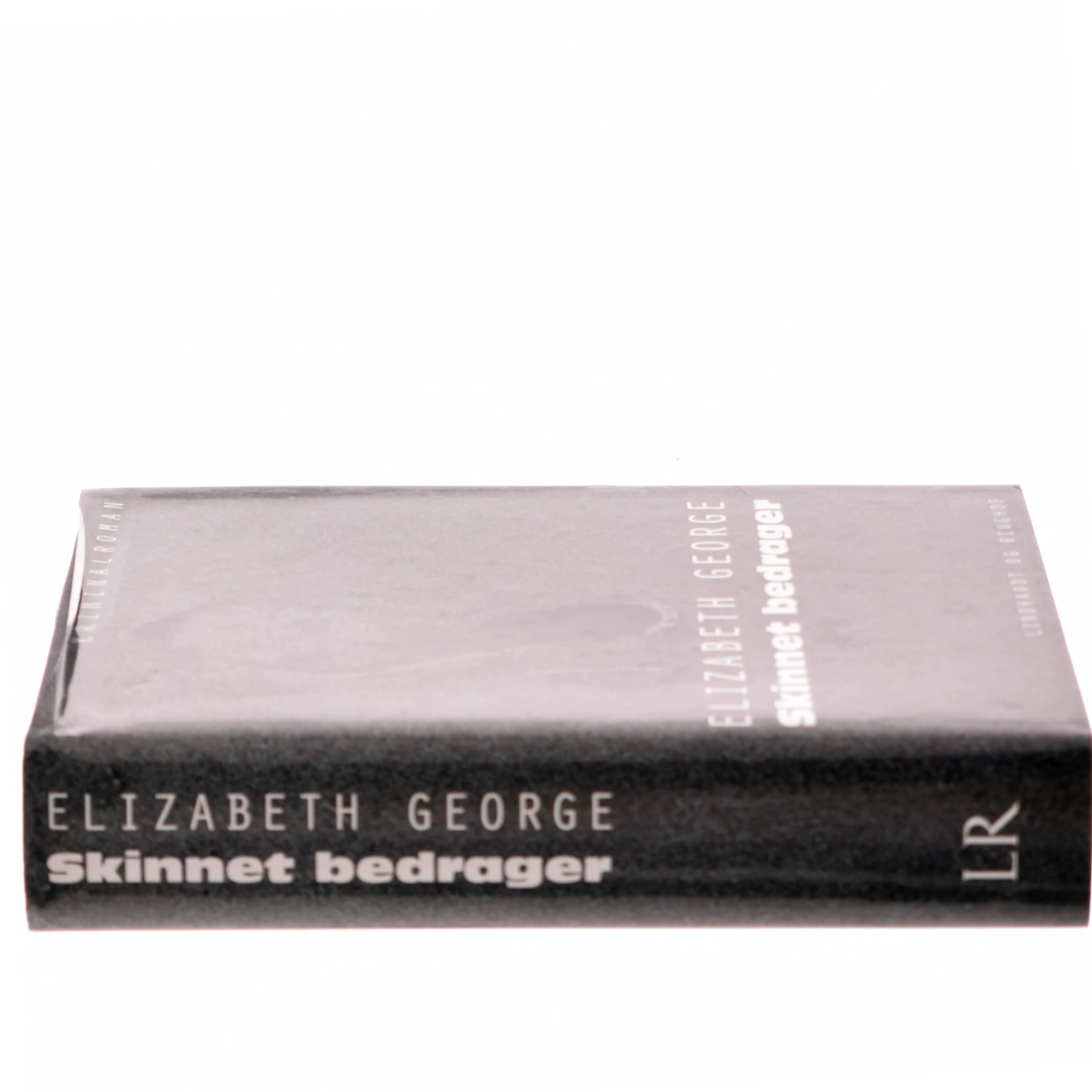 Skinnet bedrager af Elizabeth George (Bog)