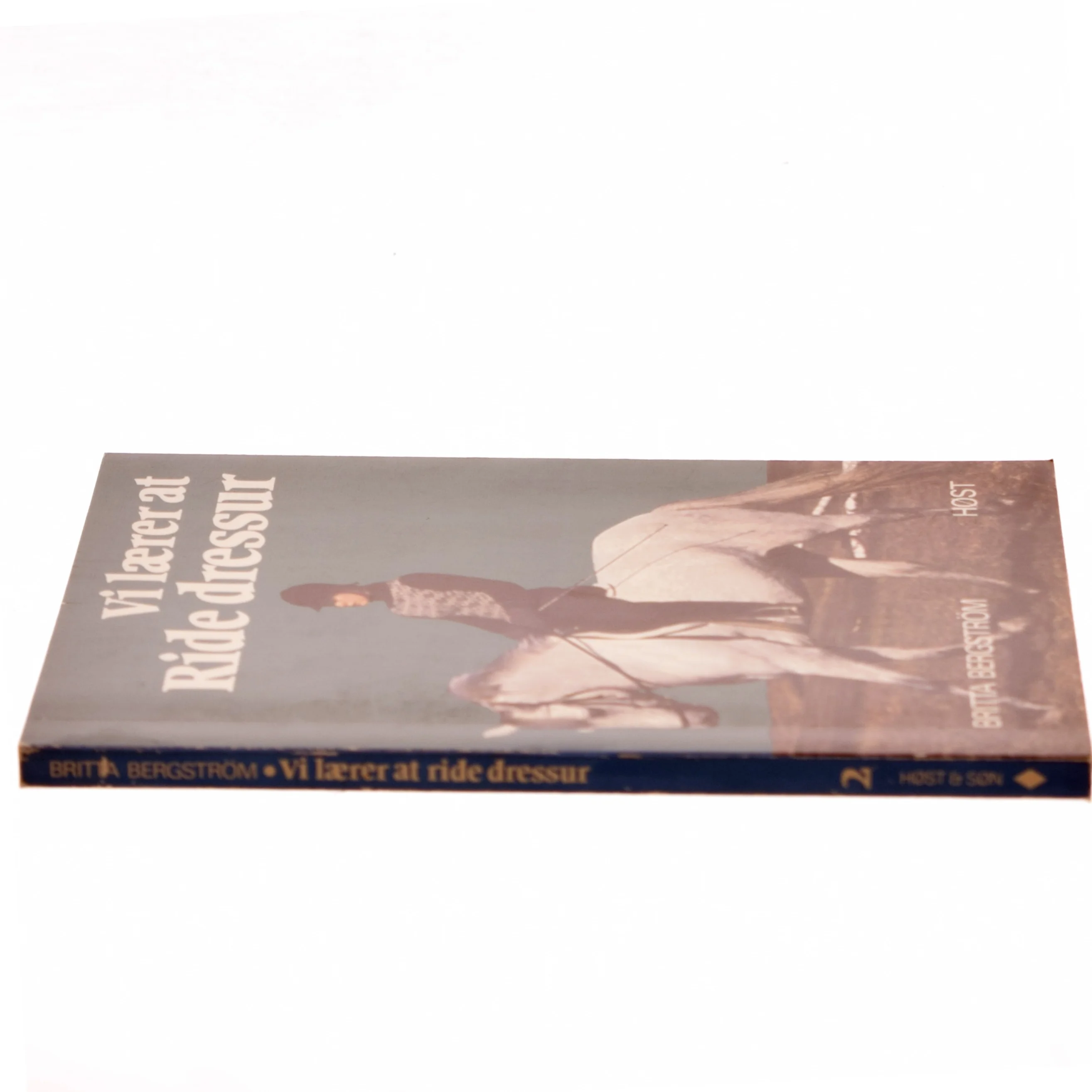 Vi lærer at ride dressur af Britta Bergström (Bog)