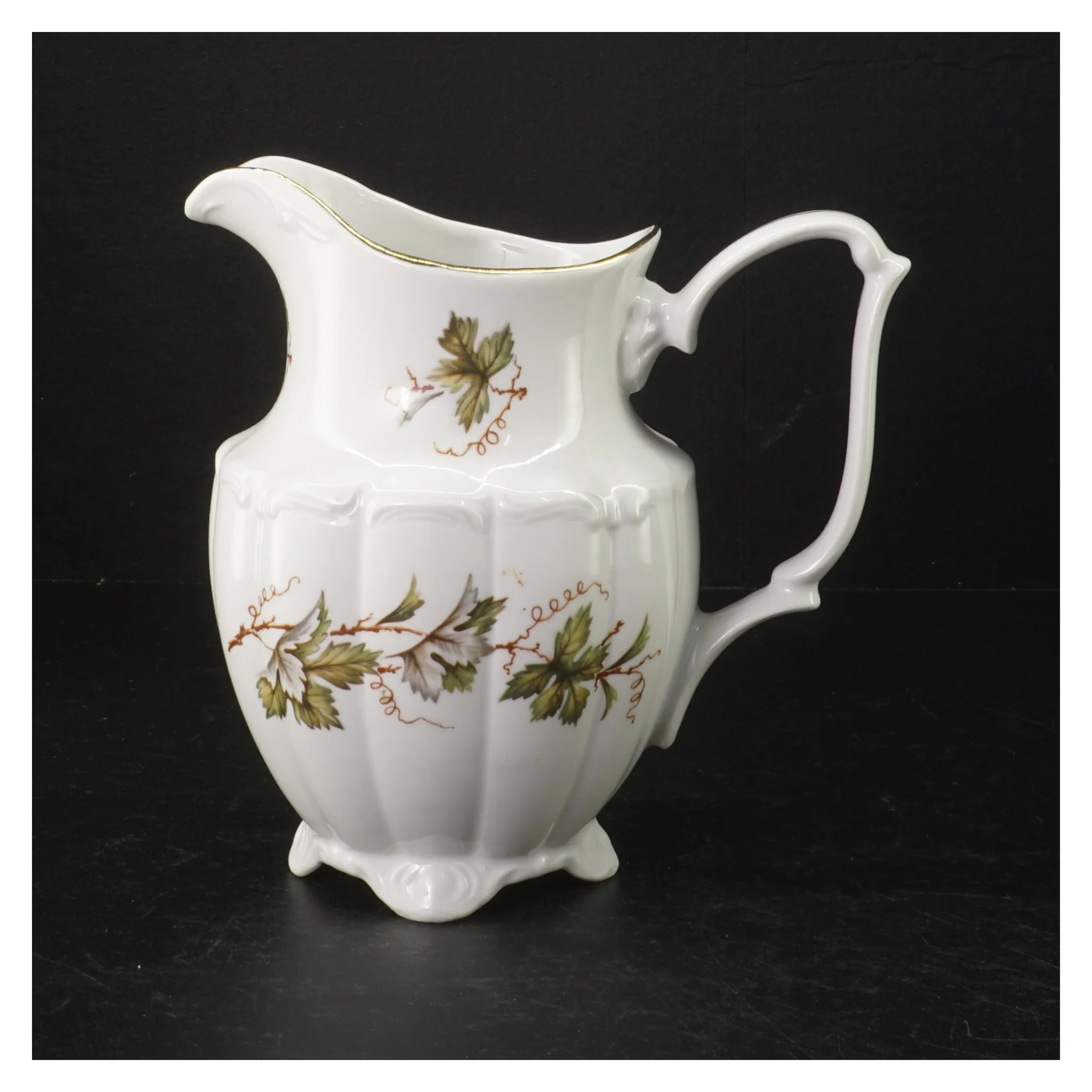 Kande med bladdekoration (str. H. 16 cm)