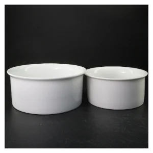 Hvide keramiske skåle (str. Ø. 23 cm. og ø, 19 cm)