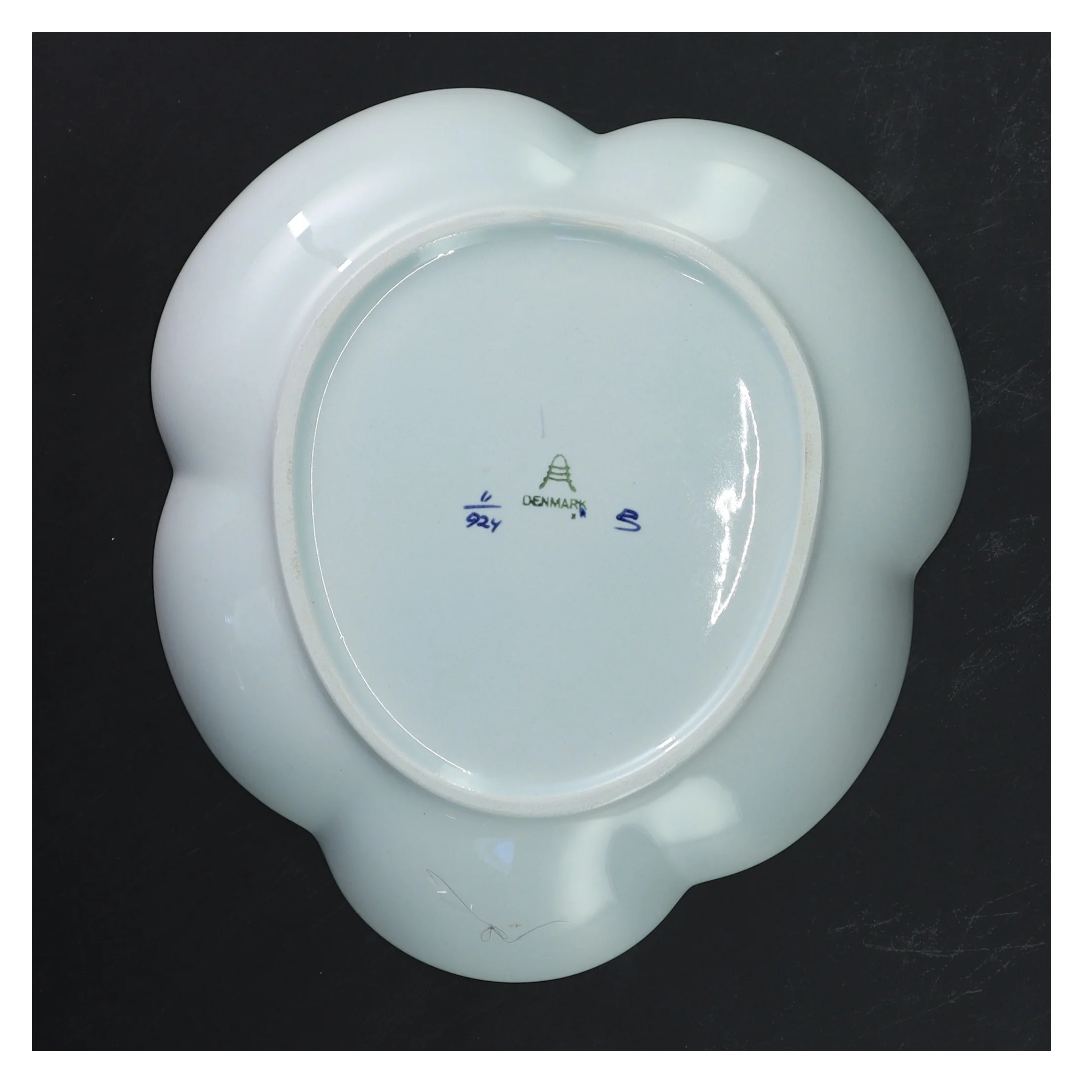 Tranquebar fajancefad  med blåt mønster (str. 21 cm) fra Aluminia