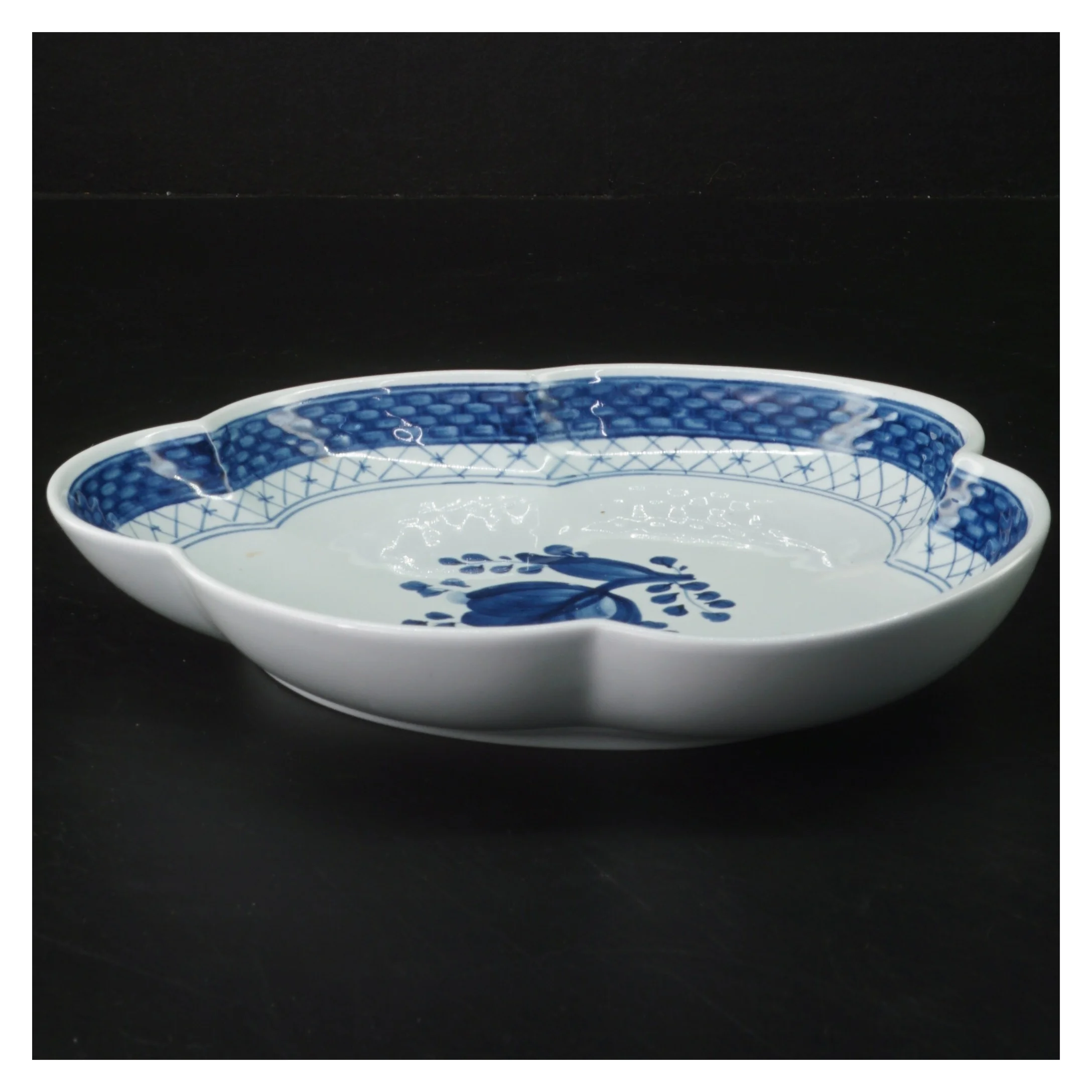 Tranquebar fajancefad  med blåt mønster (str. 21 cm) fra Aluminia