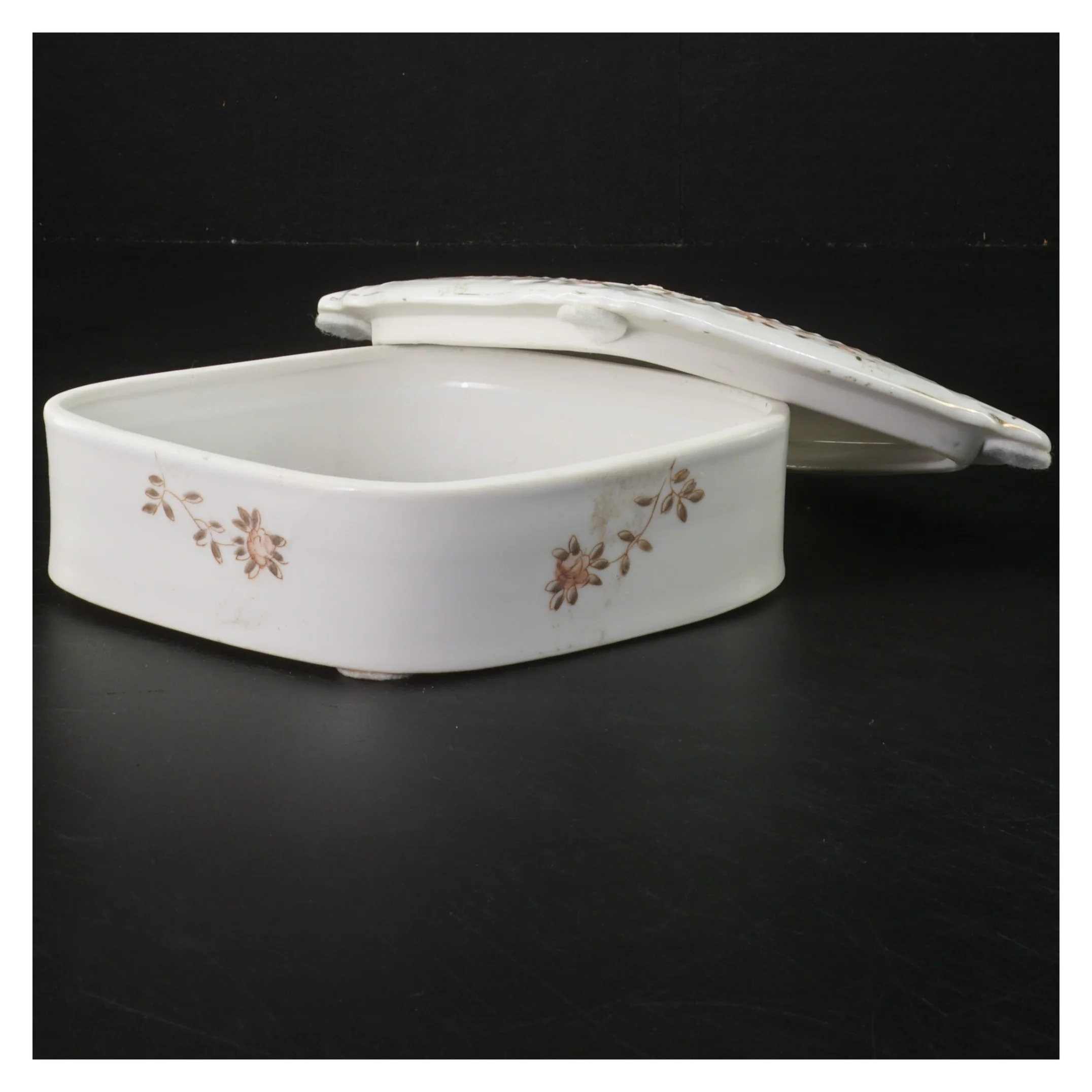 Porcelænsskrin med låg fra Bristol Garden (str. 5x17x12 cm)