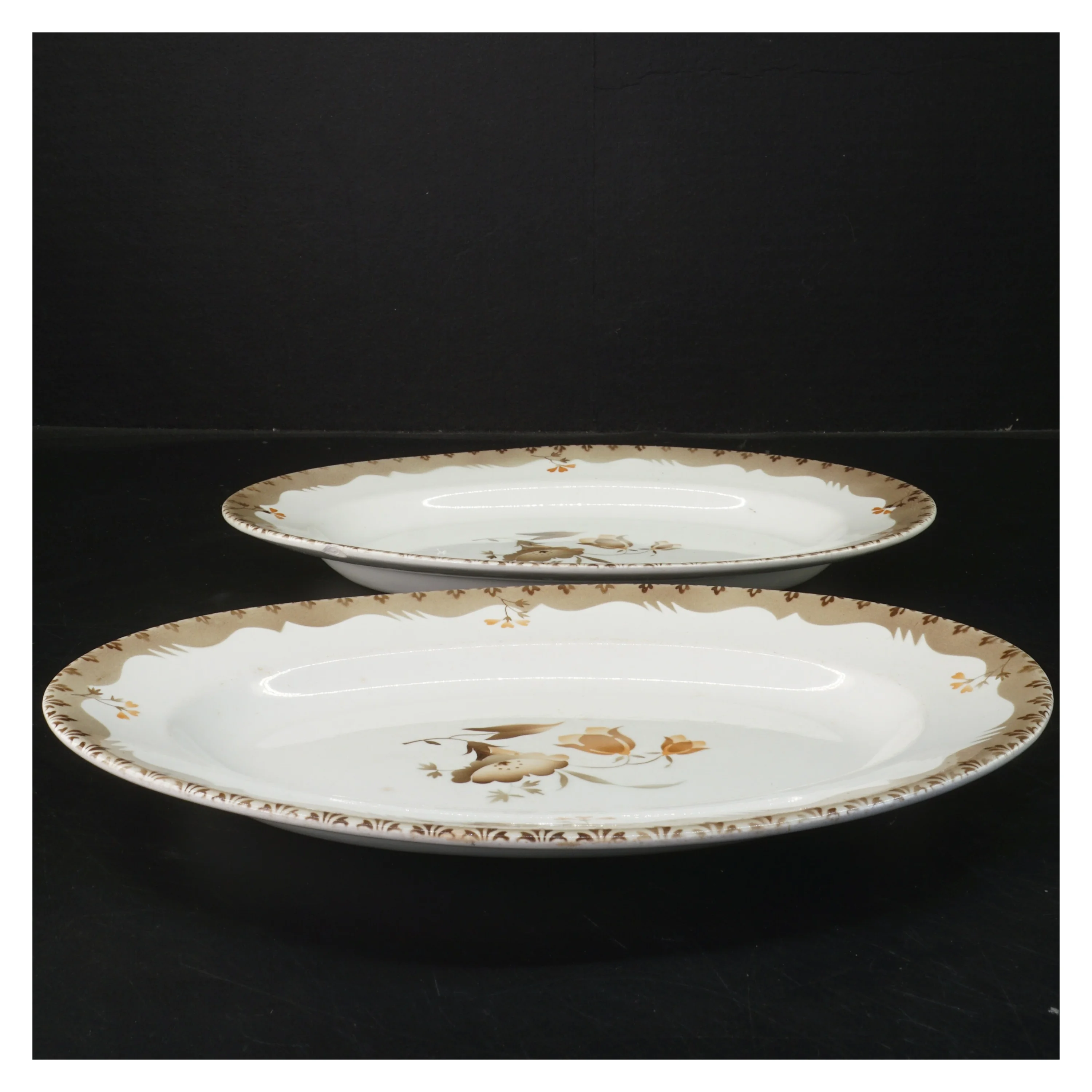 Snerle …Fajance fade med blomsterdesign (str. 28x20 cm) fra aluminia