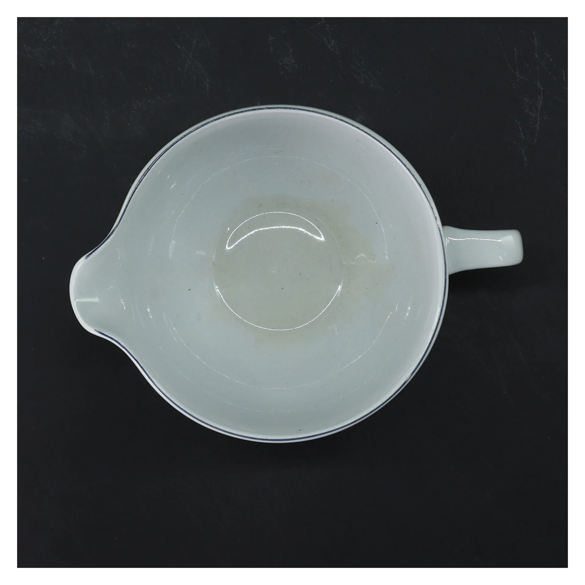 Blåkant saucekande  med tud og hank (str. Ø 11,5 cm) fra Aluminia