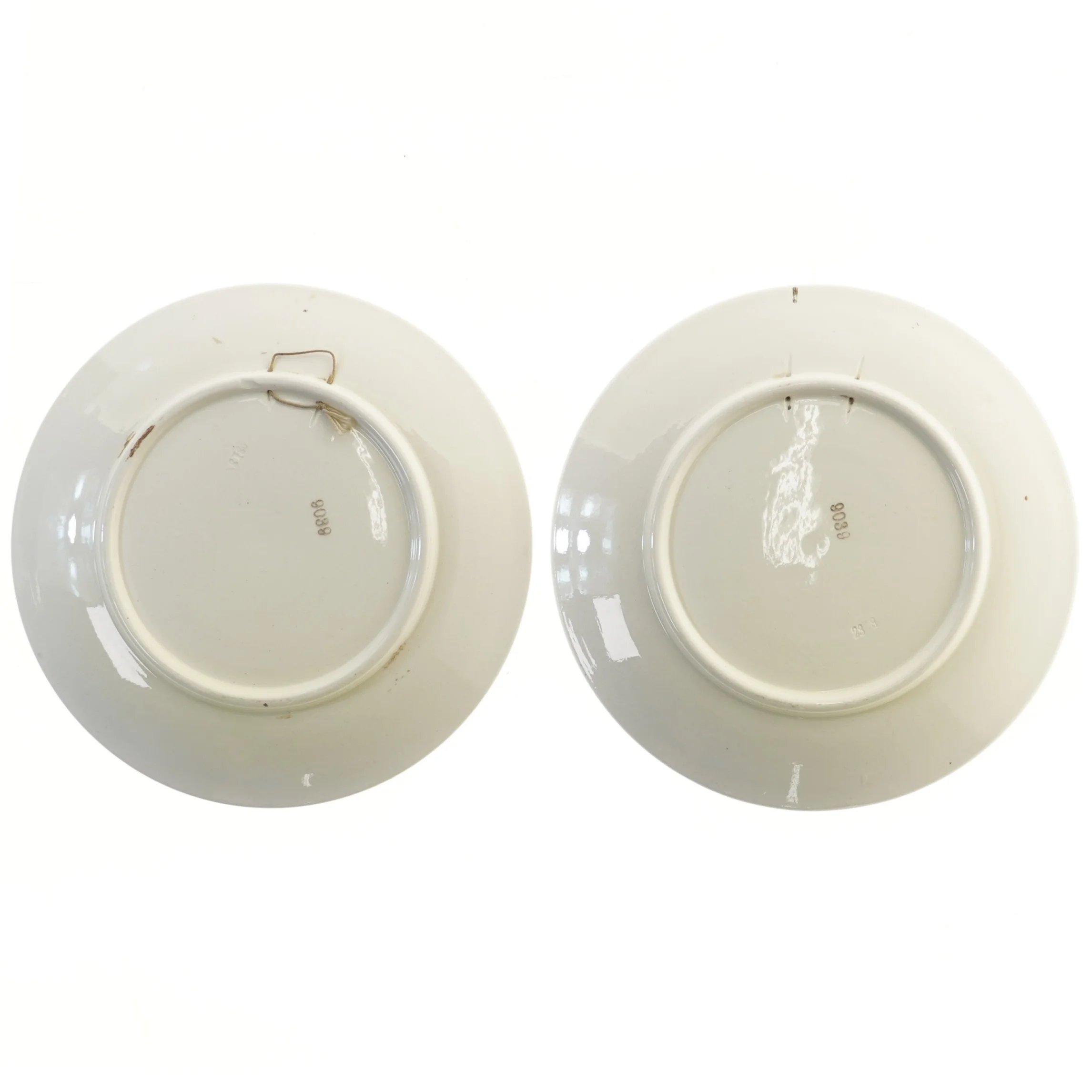 Par dekorative tallerkener med påskeliljemotiv (str. Ø 23 cm)